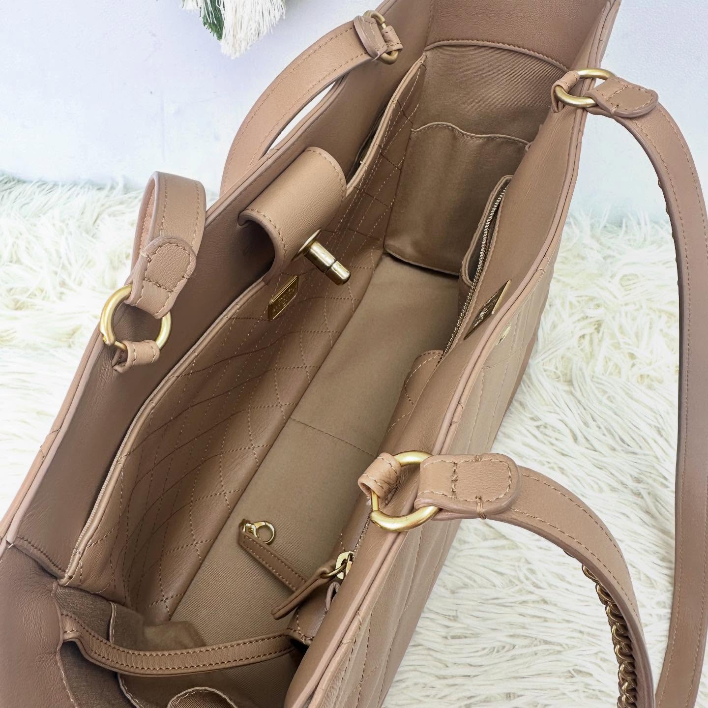 CHANEL 🤍PRE OWNED 22b 奶茶色小牛皮 Tote bag 晶片款🤎