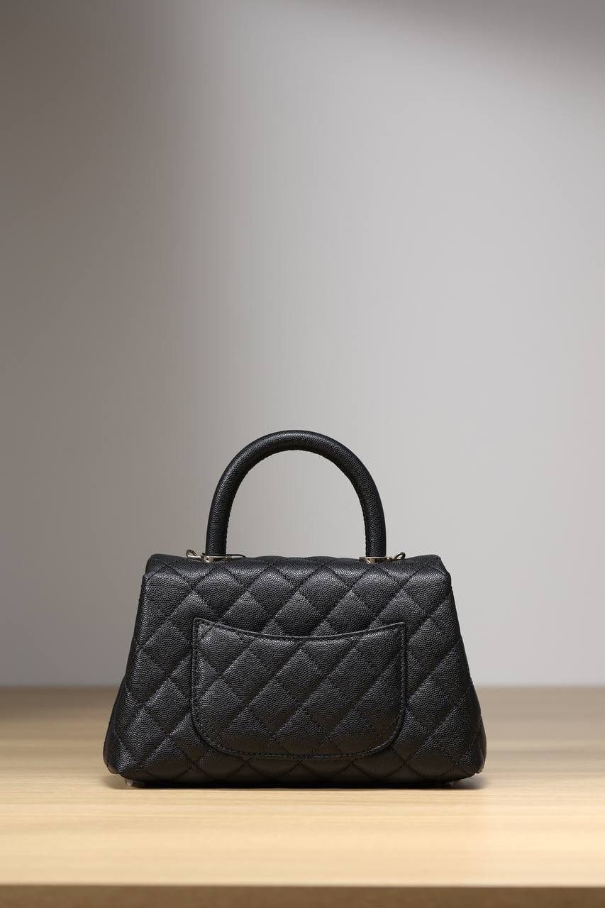 Coco Handle小号黑荔枝纹配黑手提出货！❤️‍🔥❤️‍🔥 真正的原厂货，zp级2480正品级品质，我们确保所有材料，五金，车线，油边都达到正品百分百的原材料✅ 尺寸:14 X 24 X 10cm