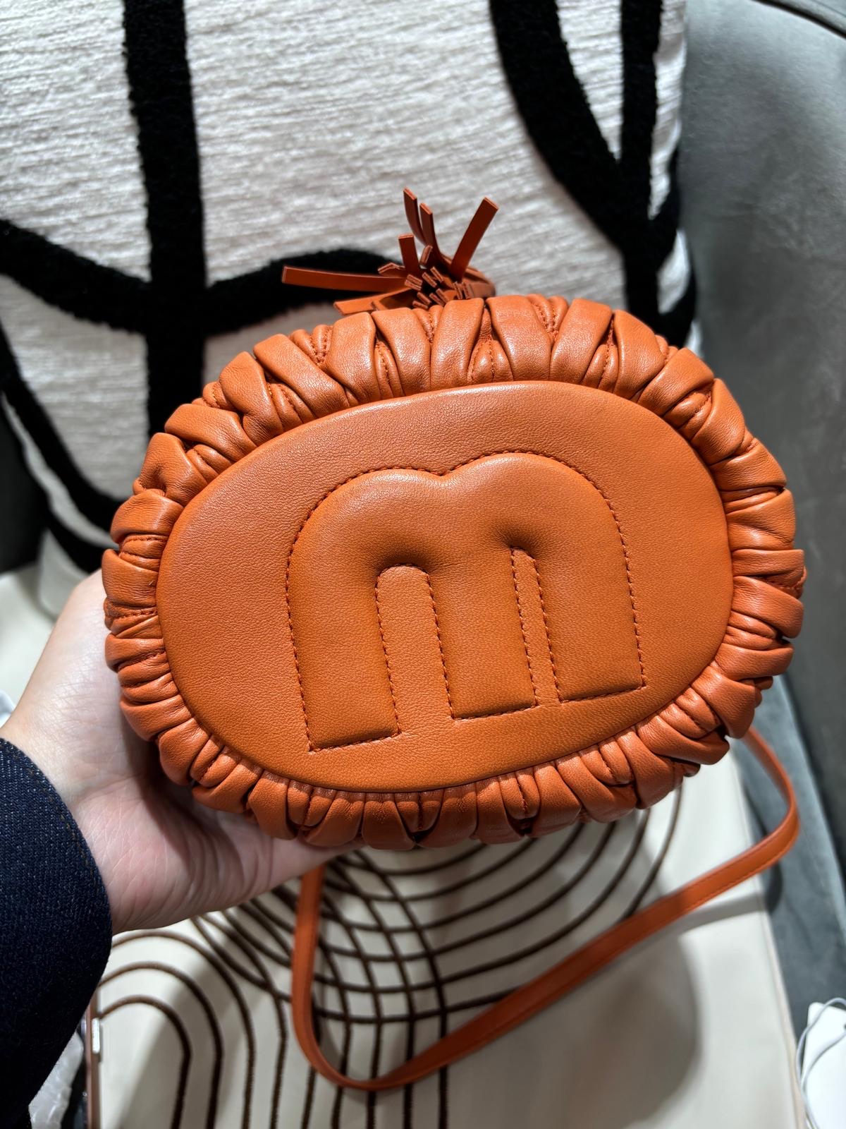 Miu Miu Matelassé Bandoliera bag model 5BE014,2019年 100%Authentic, 98%New ✅證書✅Dust bag