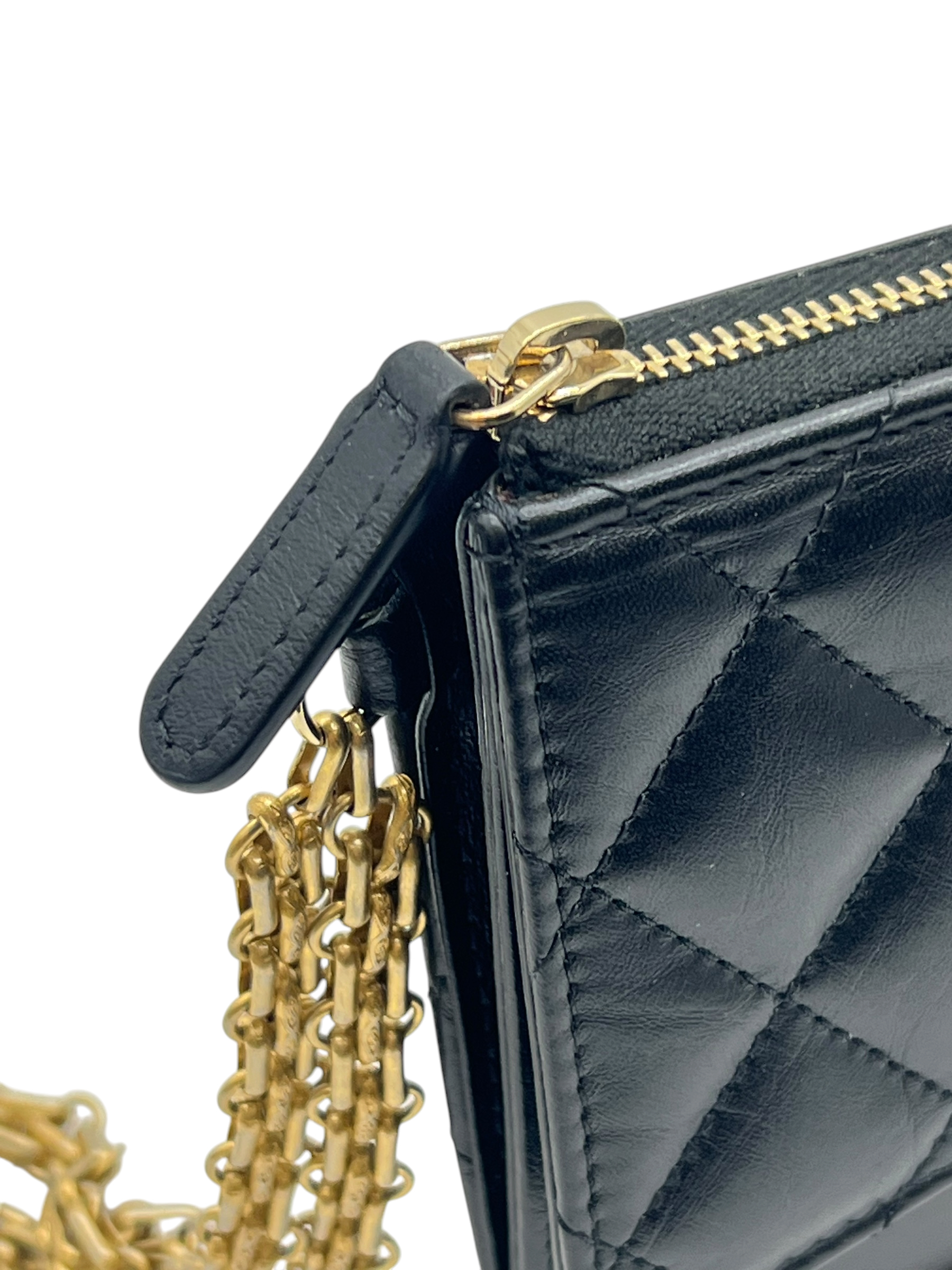 Pre-Owned CHANEL Aged Calfskin Quilted 2.55 Reissue Pouch With Chain Handle Black / Product Code: 26052803