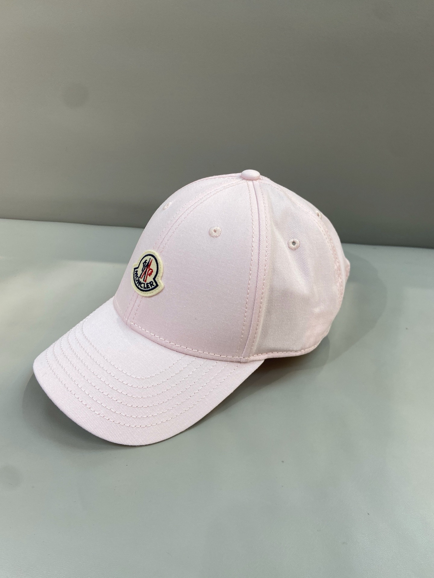 Moncler 粉色帽子