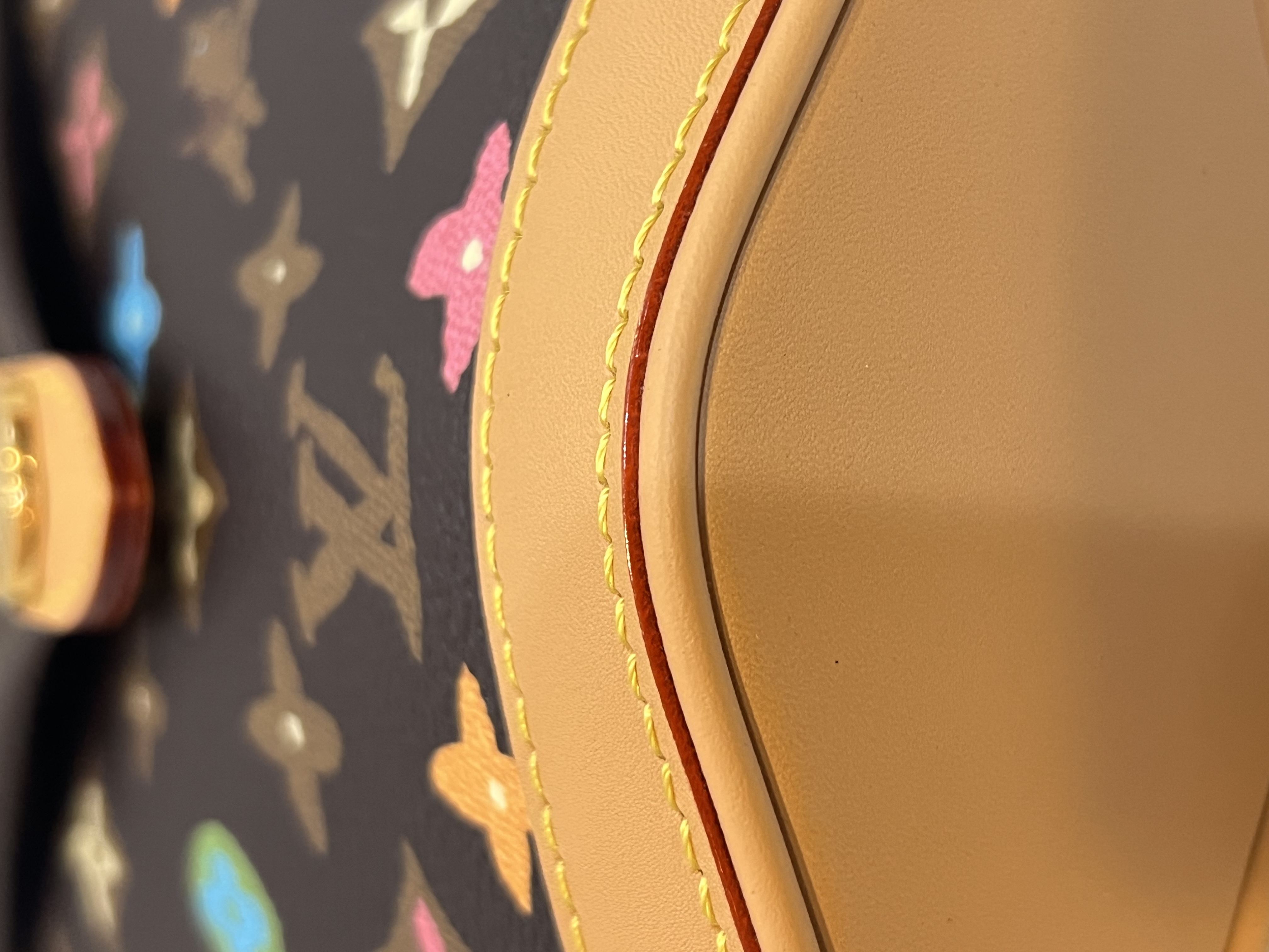 Pre-Owned LV Envelope Pouch / Product Code: 26041655