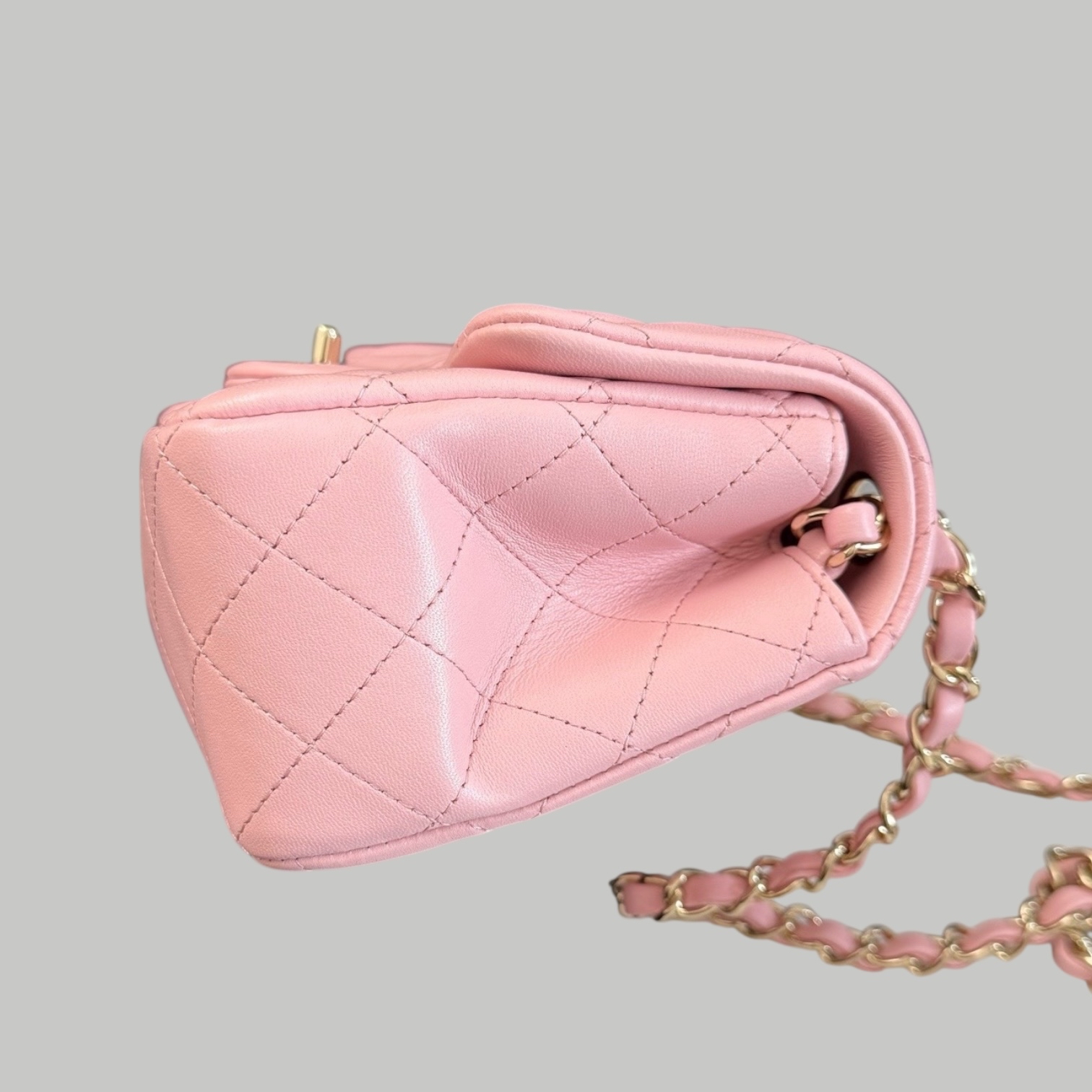 Chanel Lambskin  square 櫻花粉金扣