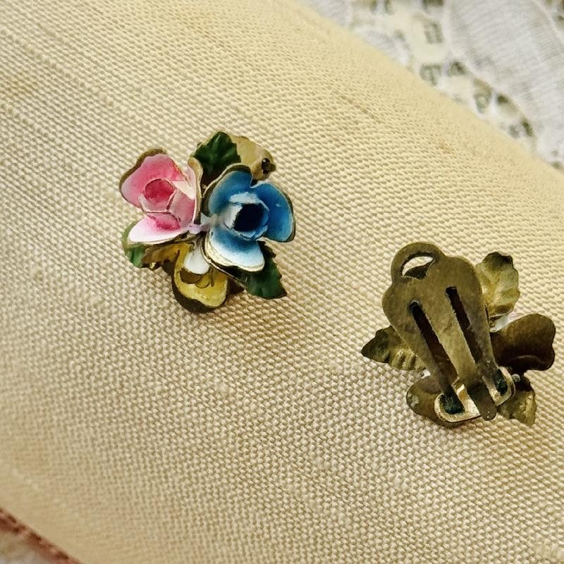Vintage 1950s Made in Austria Hand-painted Cluster Flower Clip Earrings (MW265)