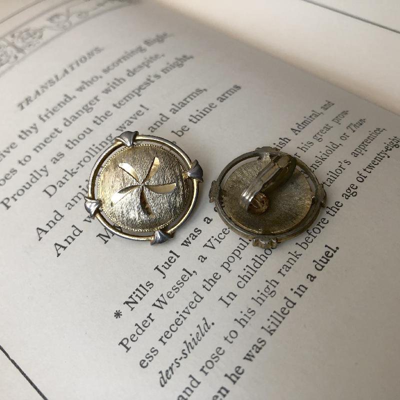Vintage Brushed Gold Tone Engraved Floral Pattern Round Clip Earrings(MT112)