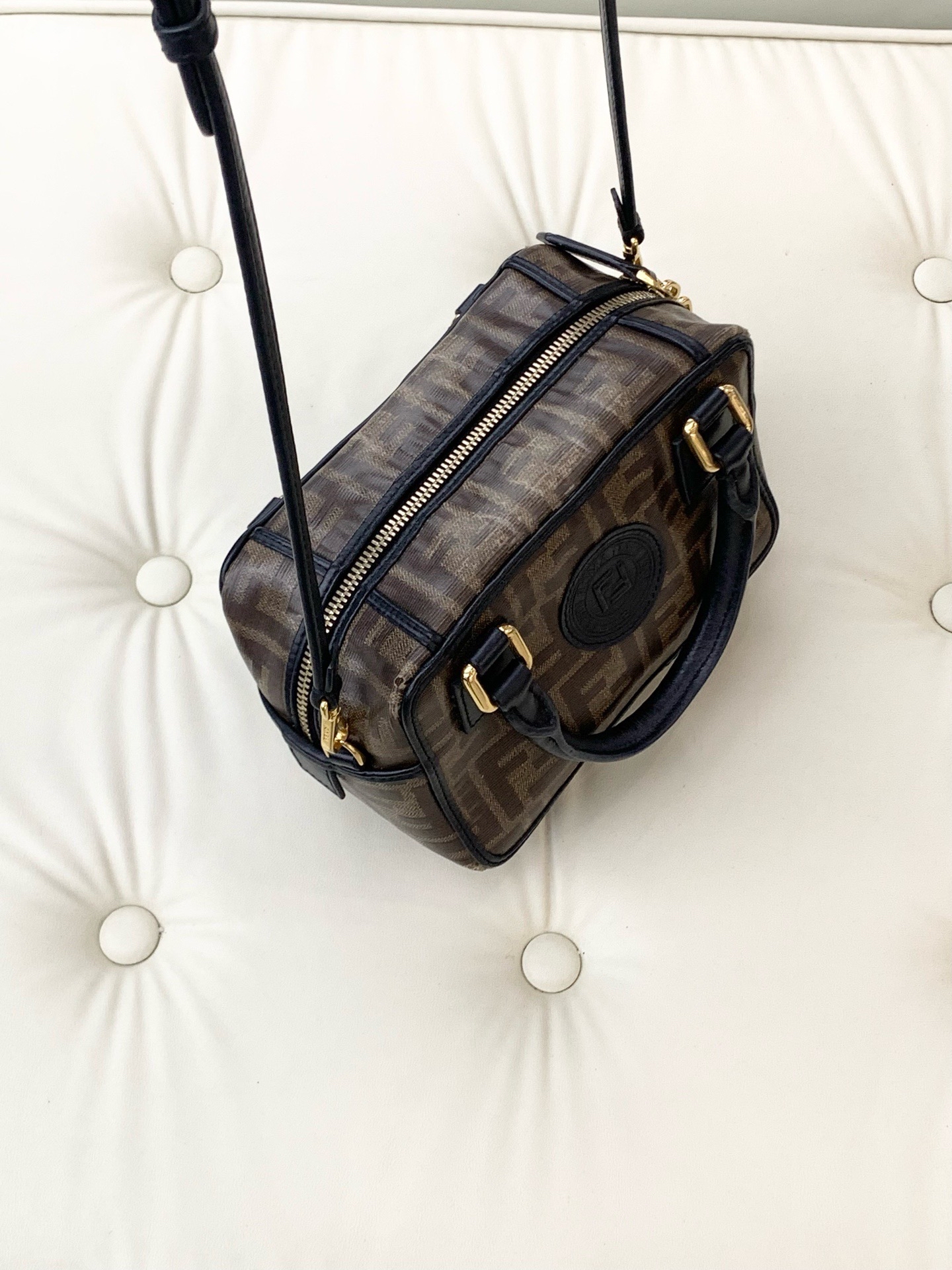 【預訂貨品】FENDI Zucca經典老花相機包