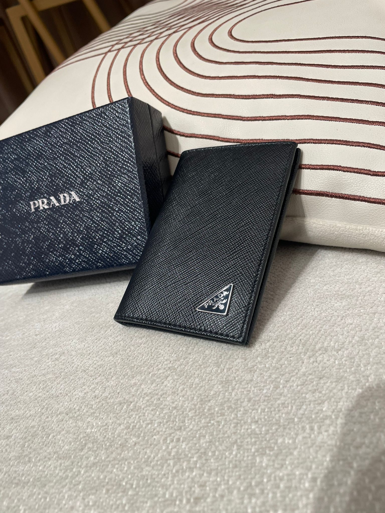 Prada card holder 黑色牛皮 100%Authentic,99%new✅box