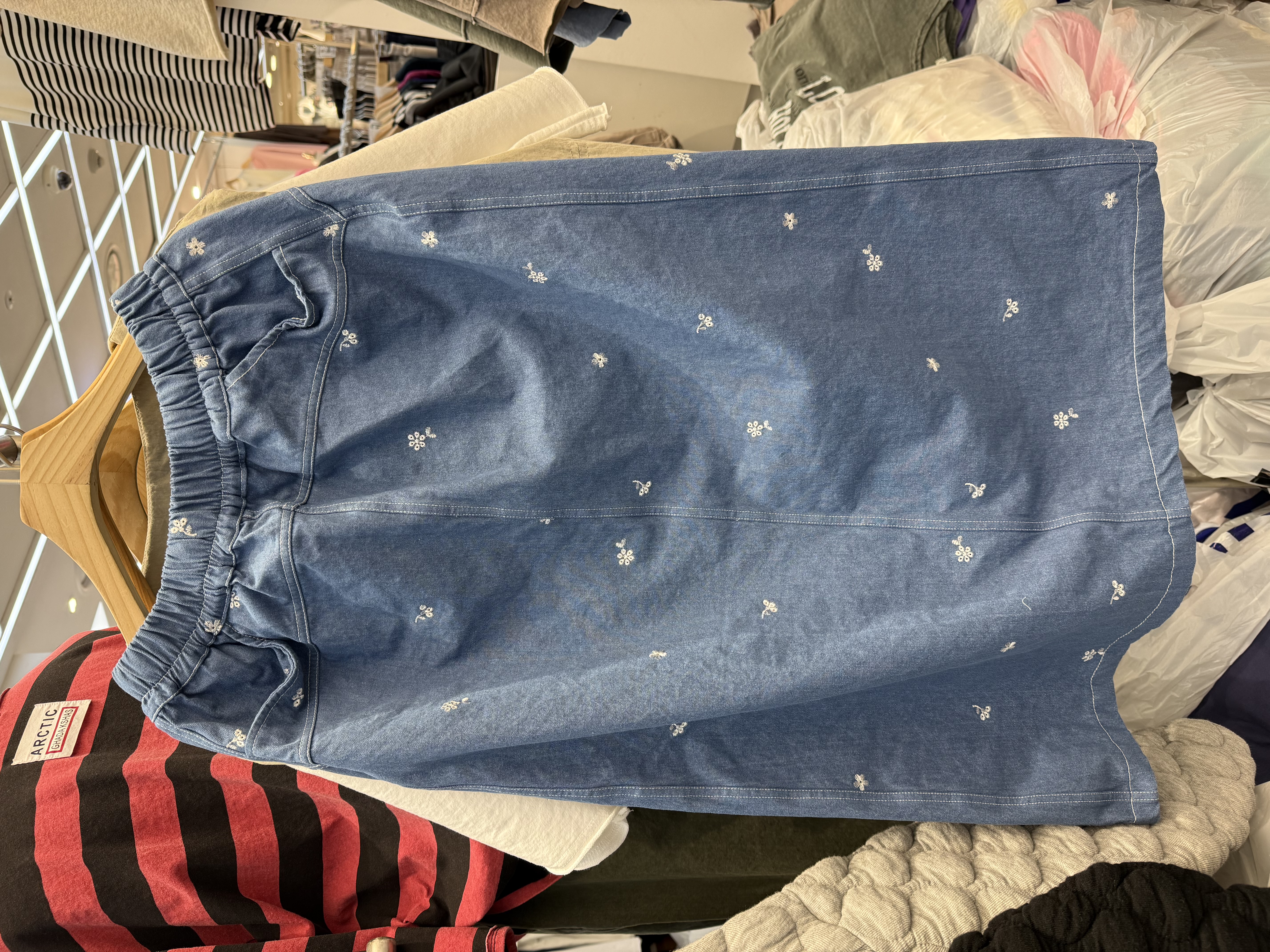 BO OS 小花刺繡牛仔裙