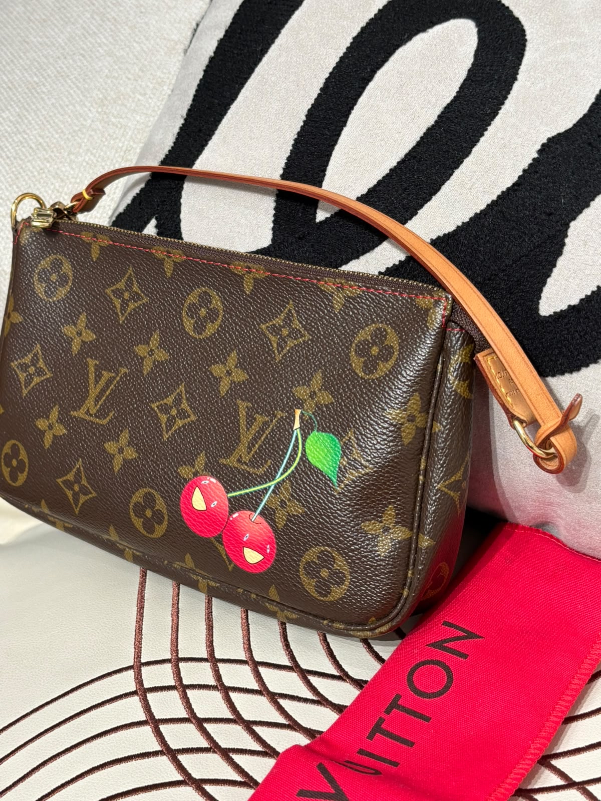 Lv pochette Takashi Murakami Monogram Cherry Pochette Accessoires 單肩包（limited edition ） 100%Authentic, 98%New ✅Dust bag ✅Box