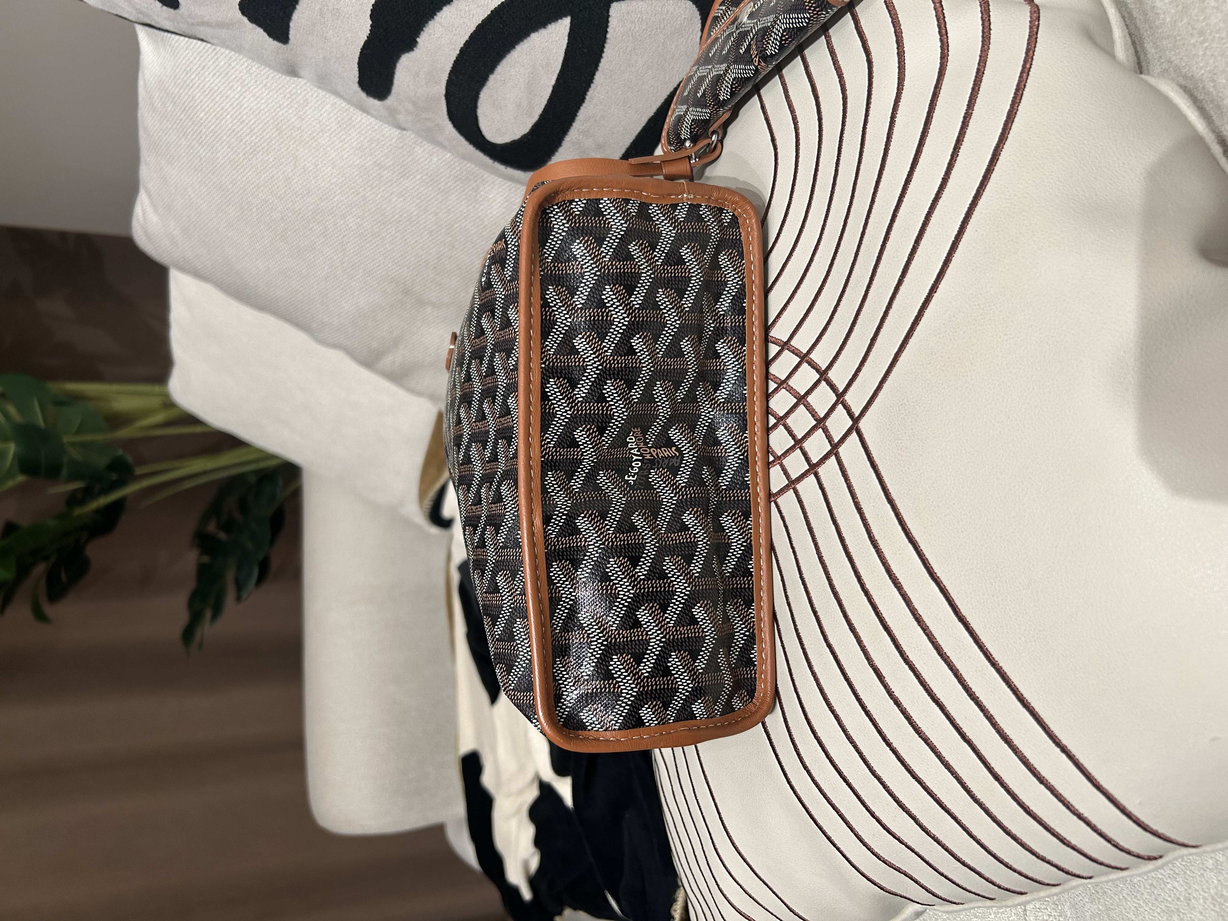 Goyard Anjou Mini Tan 100%Authentic, 98%New ✅Dust bag
