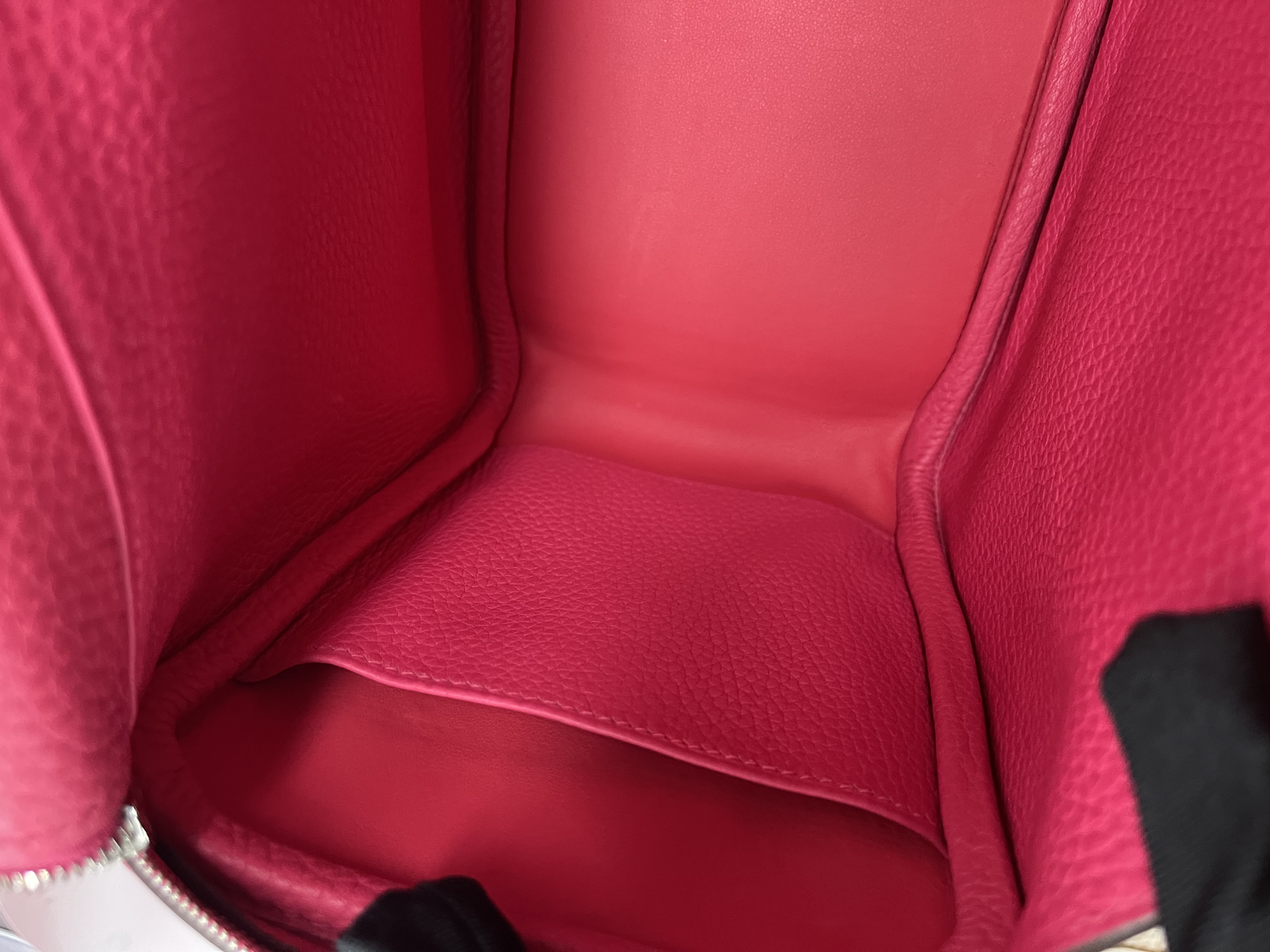 Pre-Owned HERMES Lindy26 / Stamp D / Rose Extreme / Product Code: 082601