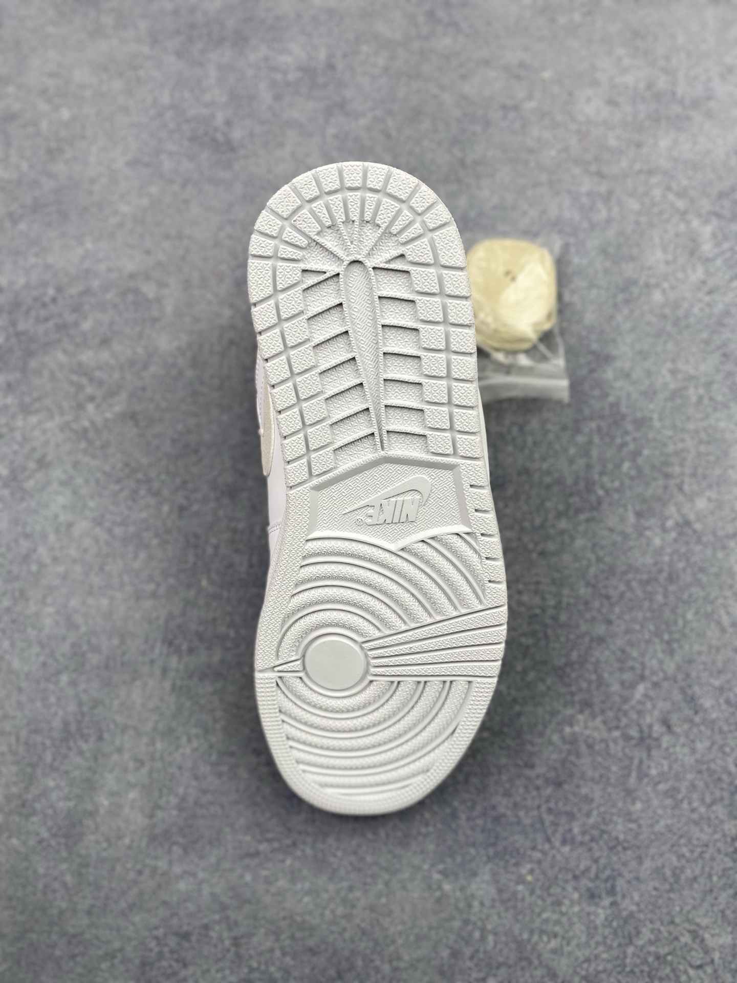 Air Jordan 1 Retro High '85 BQ4422-100