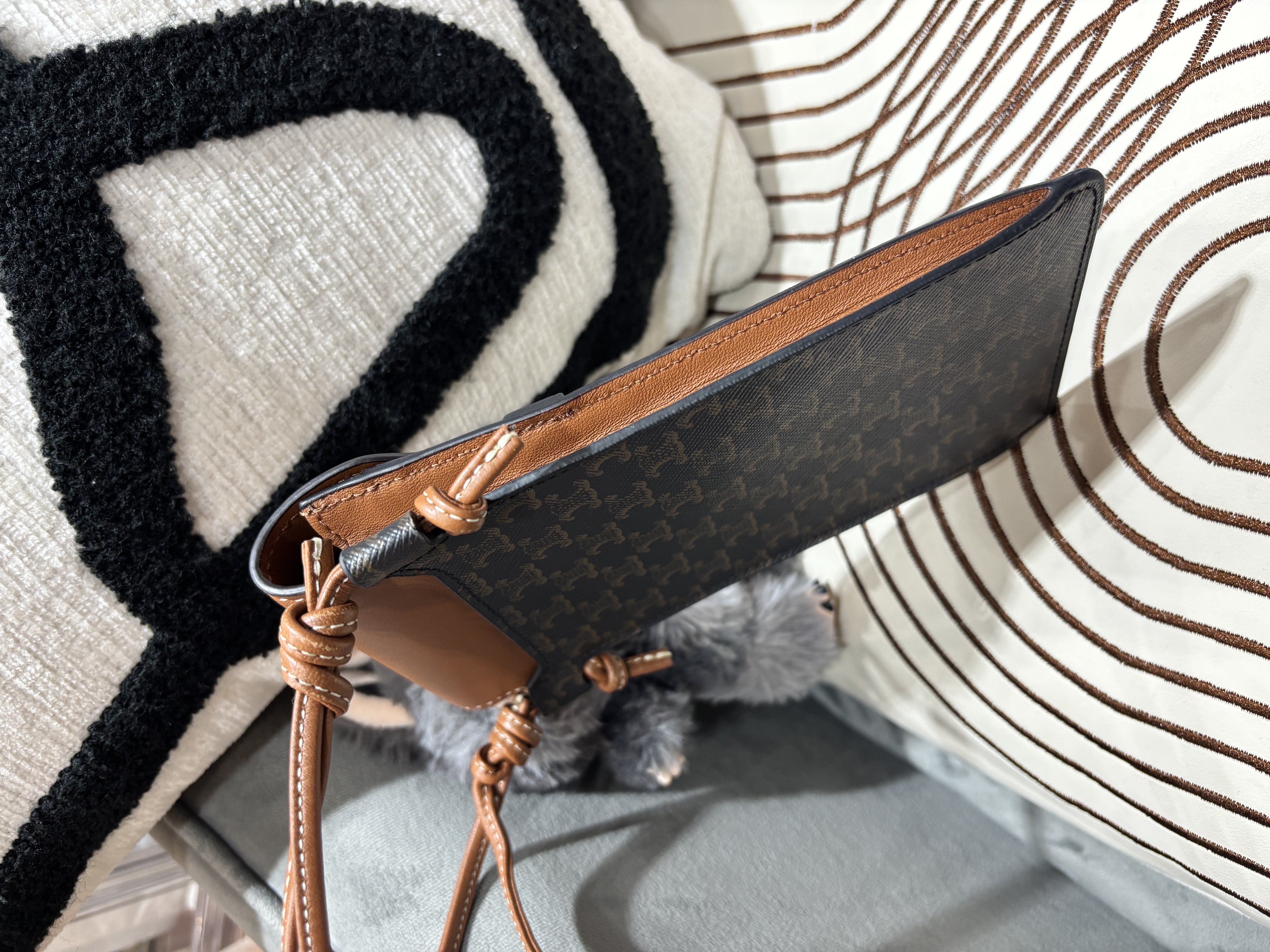 Celine triomphe Phone Crossbody Bag 100%Authentic, 95%new 