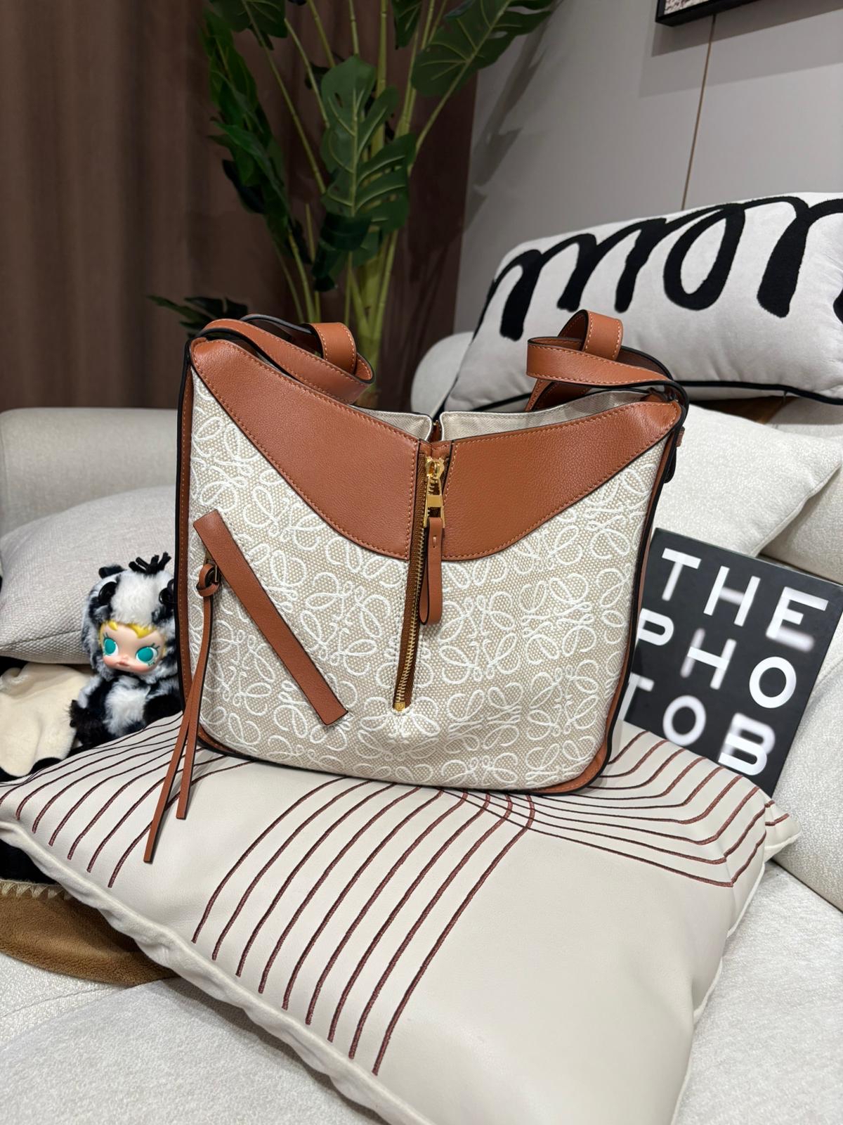 Loewe hammock Shoulder bag Small 100%Authentic, 98%New ✅Dust bag