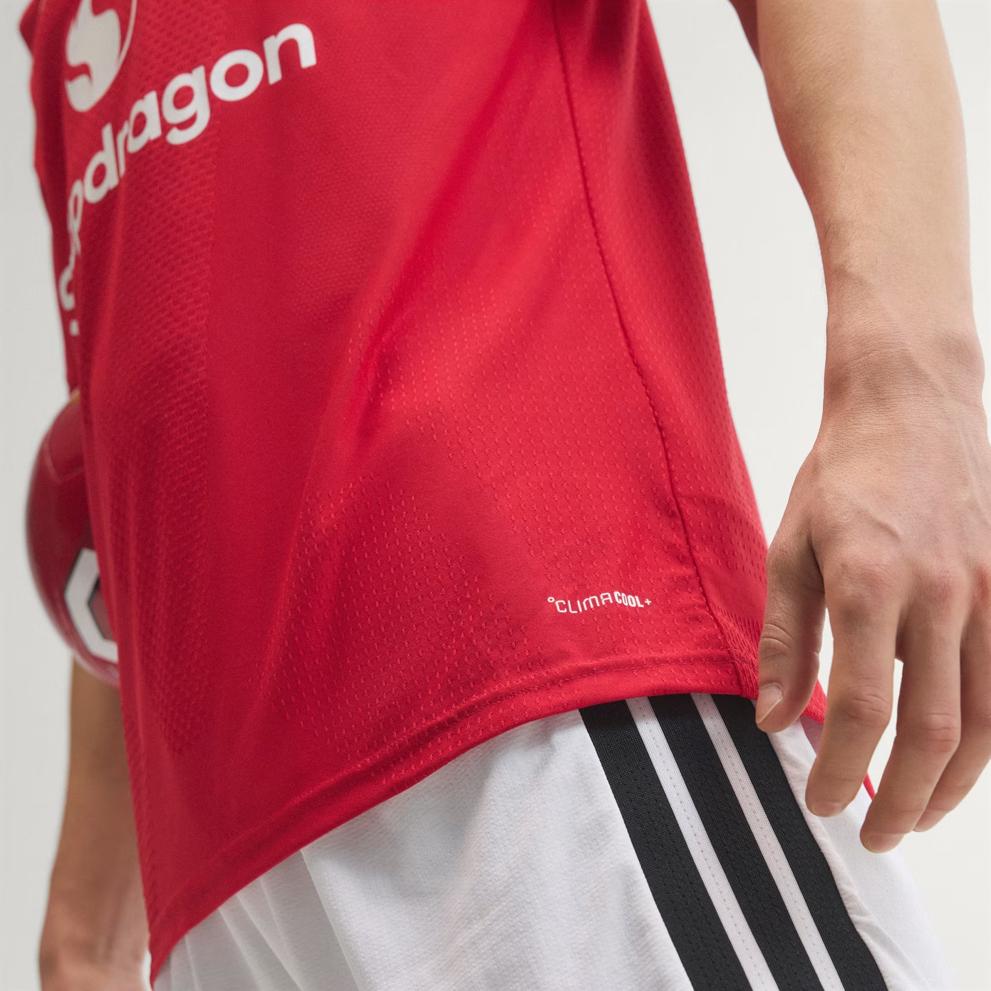 重現七十年代紅魔榮光 Adidas Manchester United 曼聯 2026-27 主場球員版球衣 (可加印字章) KA6868