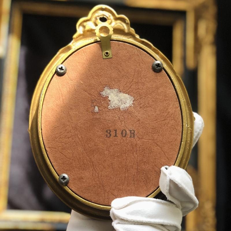 Vintage C.a. 1970s Fragonard Porcelain Set in Cameo Frame/Small Wall-Mount Decoration (MT1829-1)