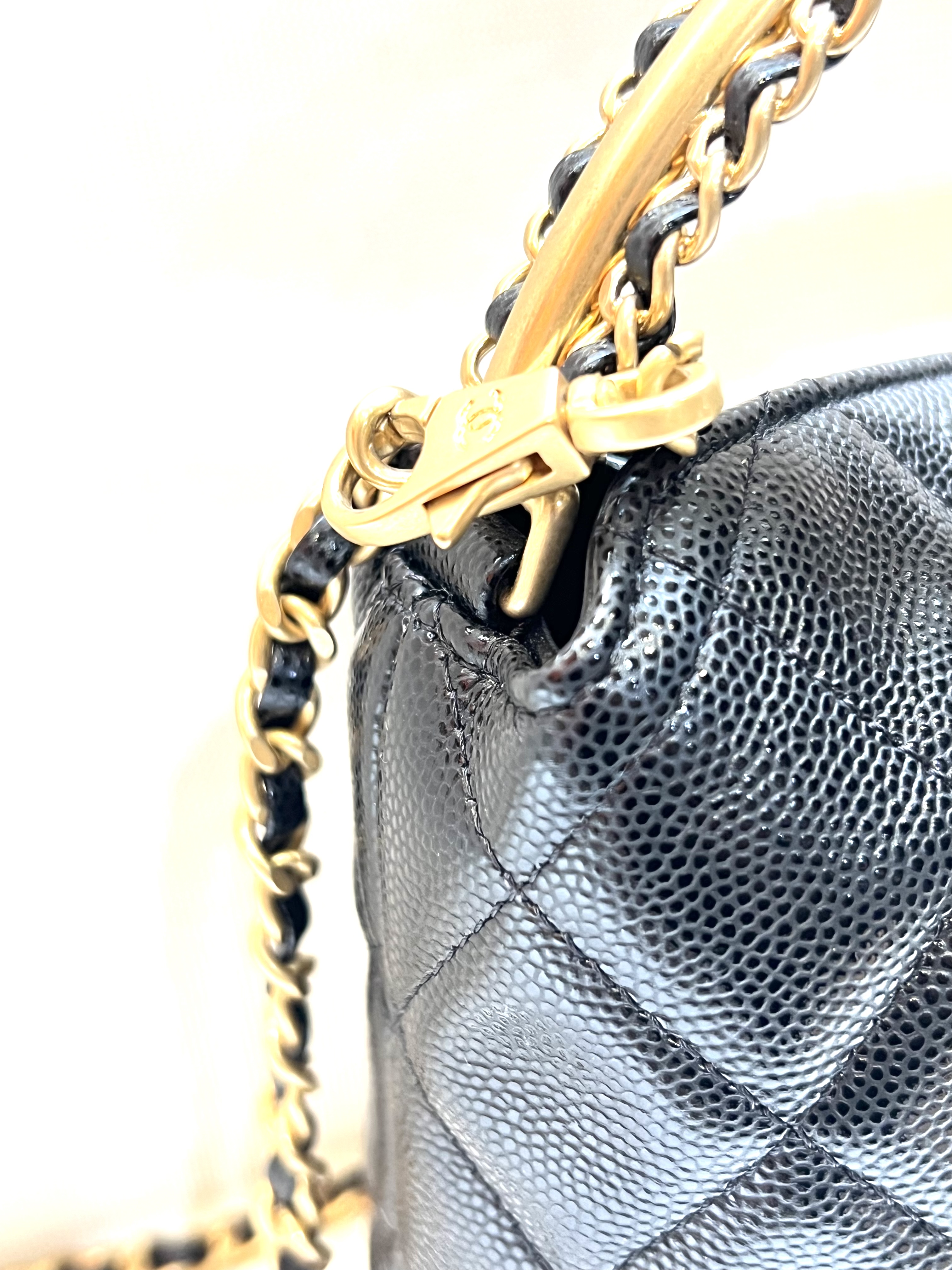 Pre-Owned CHANEL Hobo Handbag / Product Code: 26041647