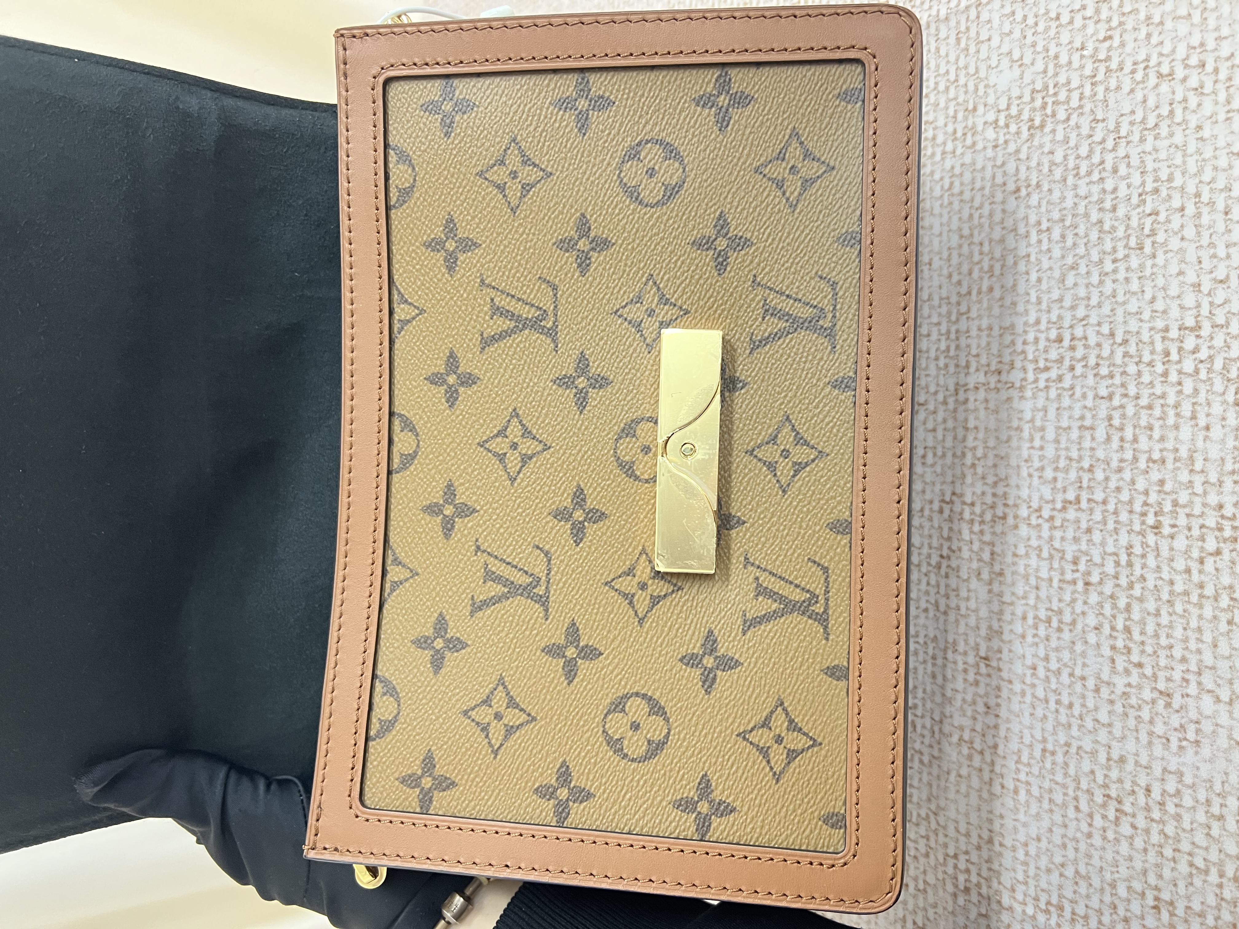 Pre-Owned Louis Vuitton Monogram Reverse Dauphine MM / Product Code: 25121609