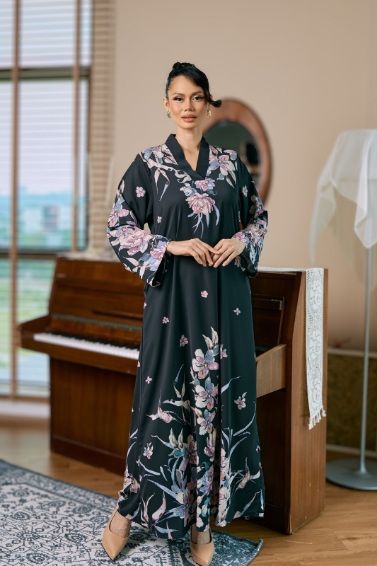 DILLA in Black Batik