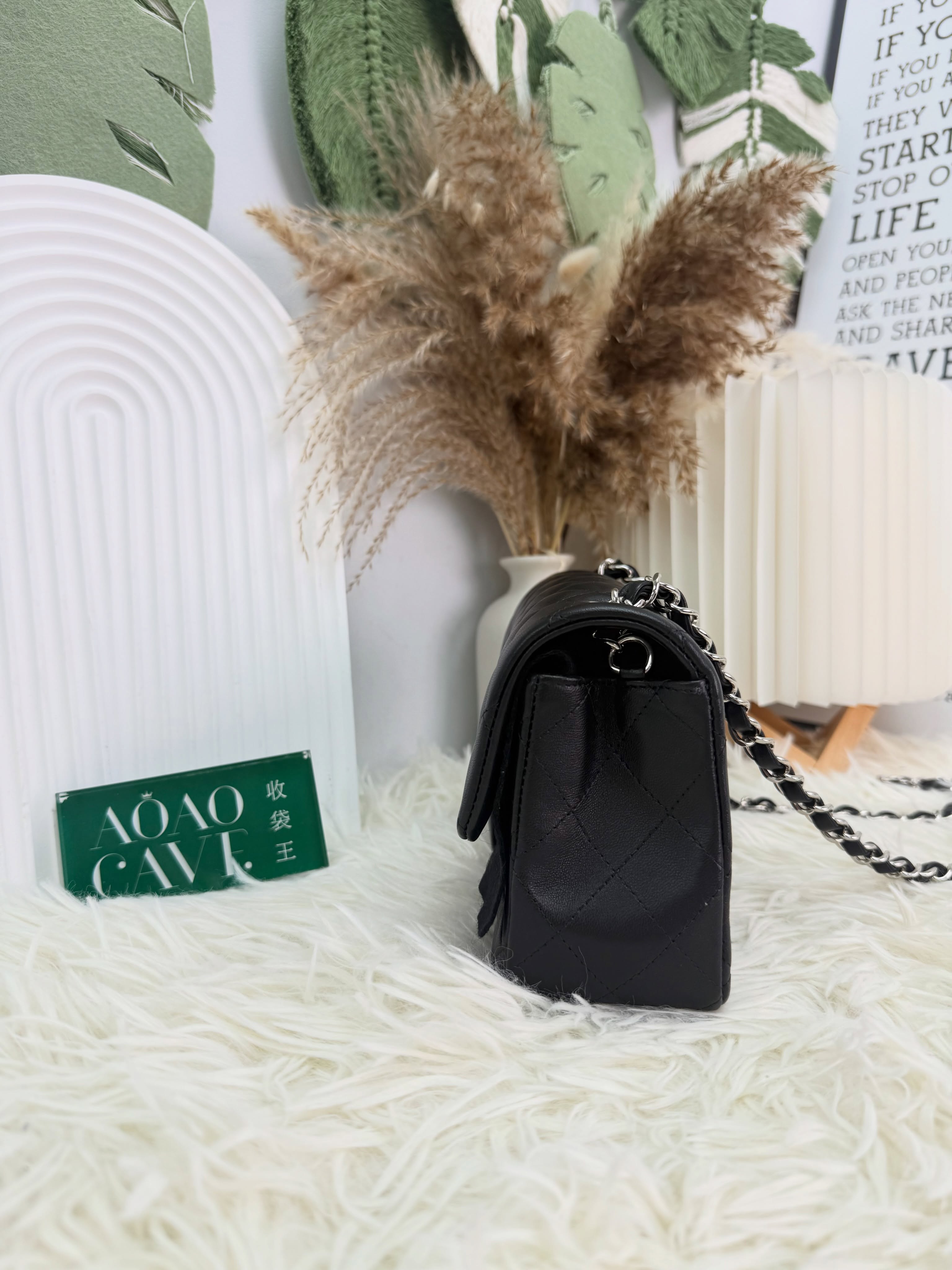 Chanel👜 PRE OWNED 🛍️黑銀 大mini 28開 英國單 有盒有塵袋🖤 