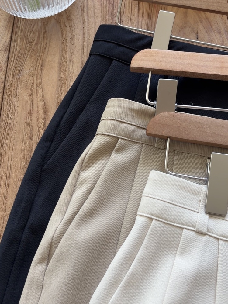 Timeless Pleated Flow Pants (Navy)