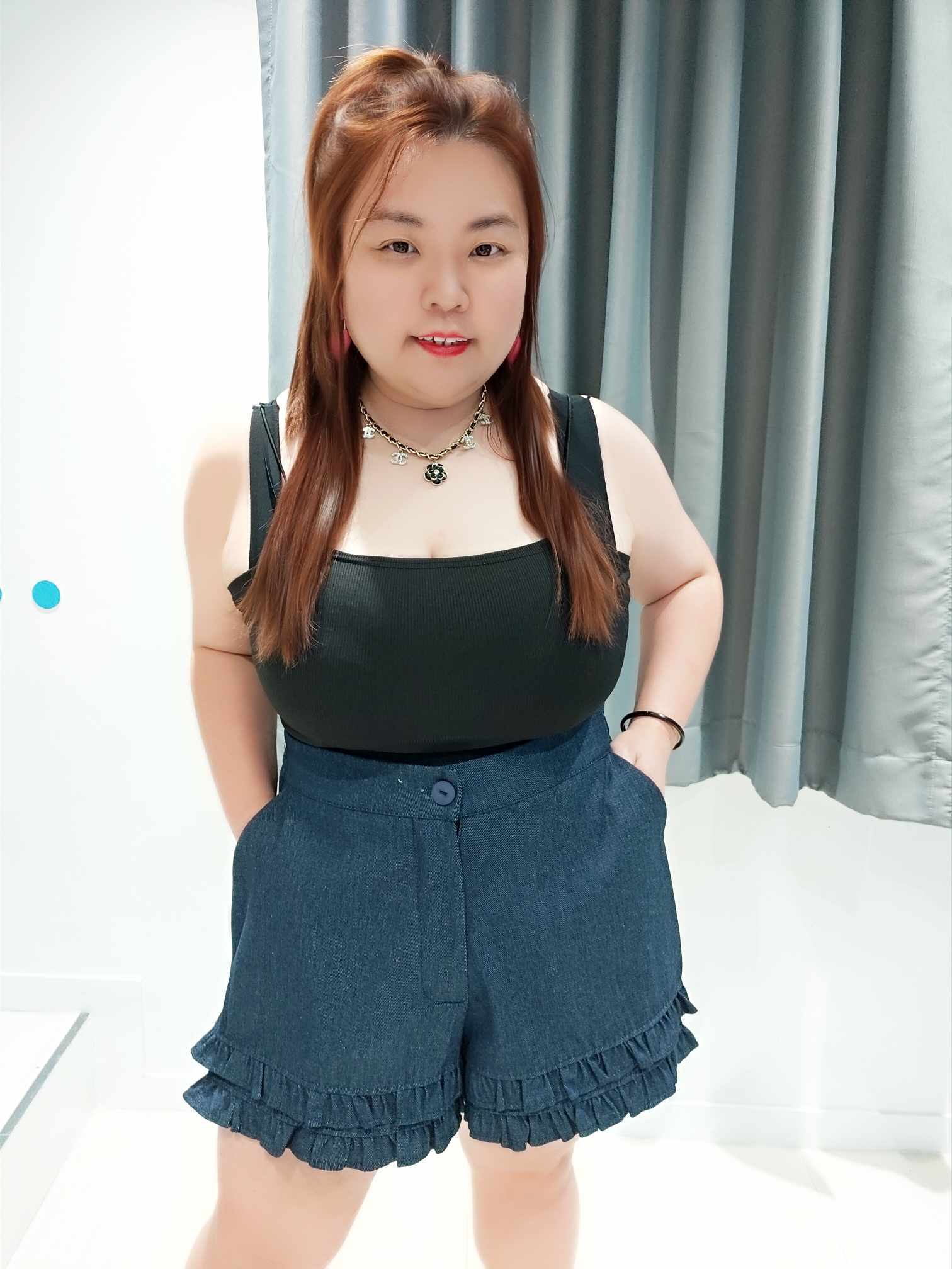 ENB10 B38J 皱褶裤脚设计牛仔短裤