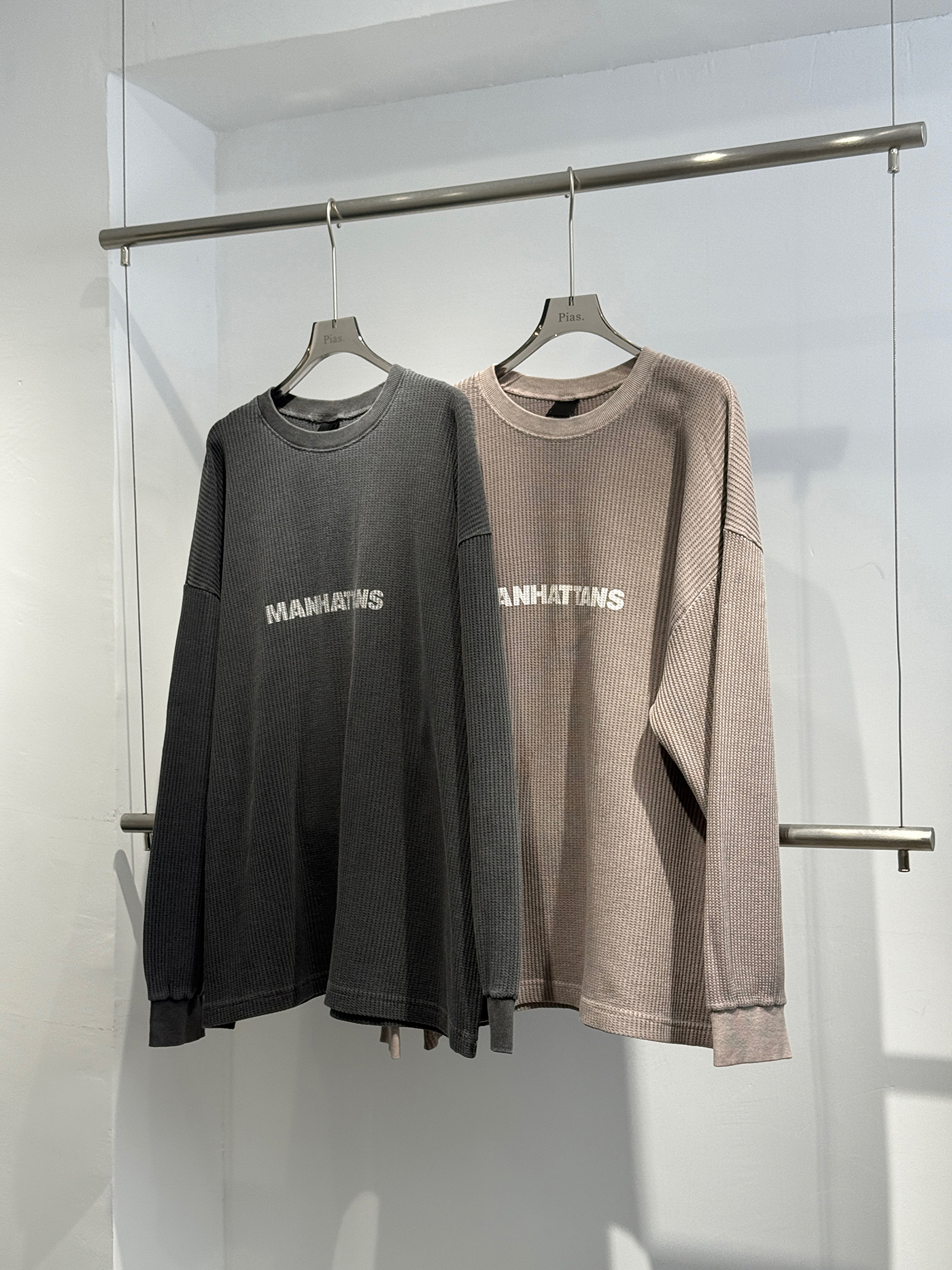 𝐌𝐚𝐧𝐡𝐚𝐭𝐭𝐚𝐧𝐬 𝐰𝐚𝐟𝐟𝐥𝐞 𝐤𝐧𝐢𝐭 𝐥𝐨𝐧𝐠 𝐬𝐥𝐞𝐞𝐯𝐞 𝐭𝐨𝐩