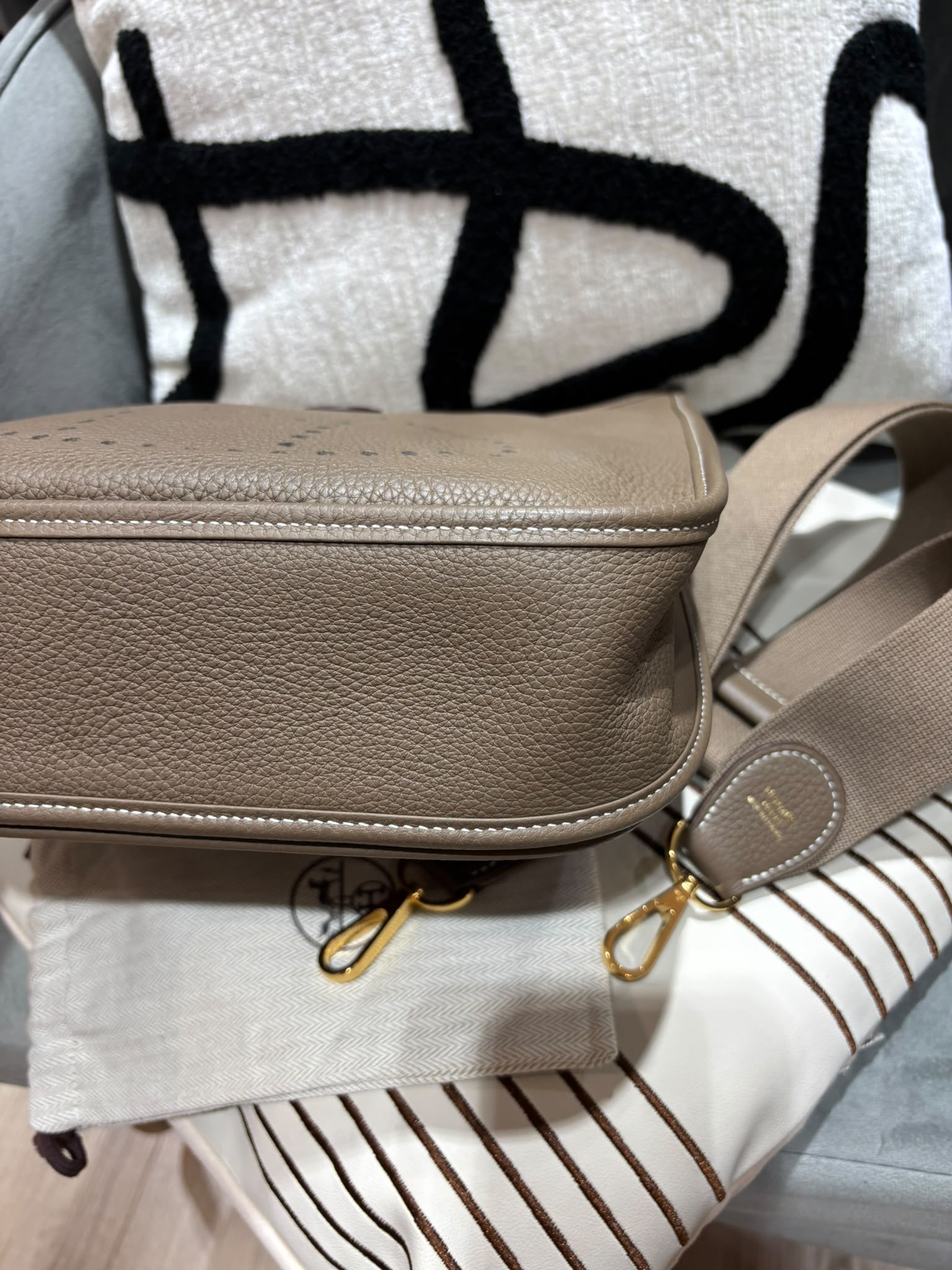 Hermes Evelyne 29 Stamp D Etoupe 大象灰金扣 100%Authentic, 98%New ✅Dust bag✅Box