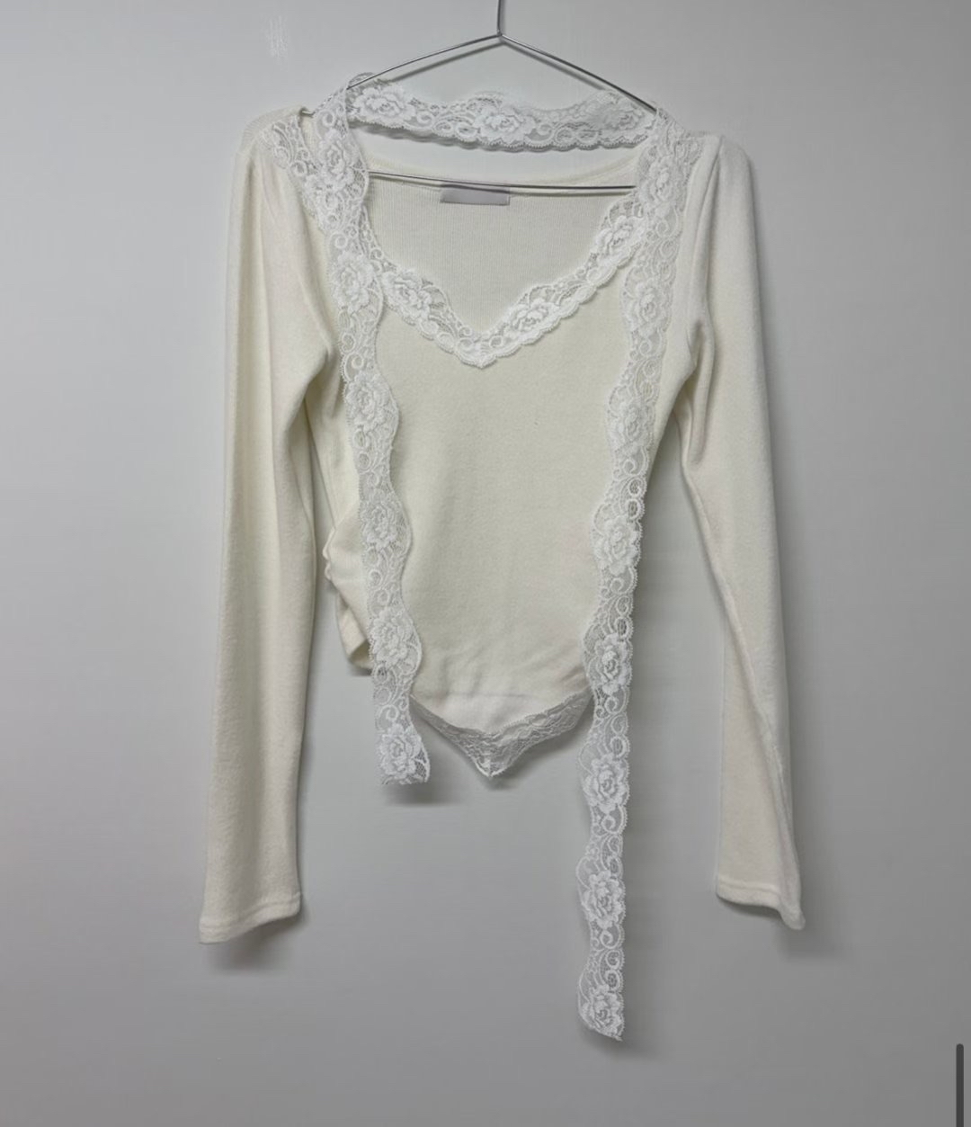 已售罄❌韓國姐姐感Lacy V領top +掛頸巾