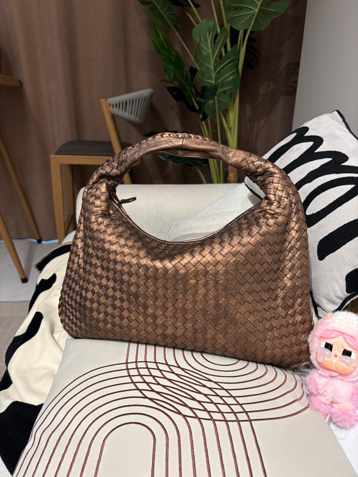 Bottega Veneta BV hobo calfskin 100%Authentic, 98%New ✅Dust bag