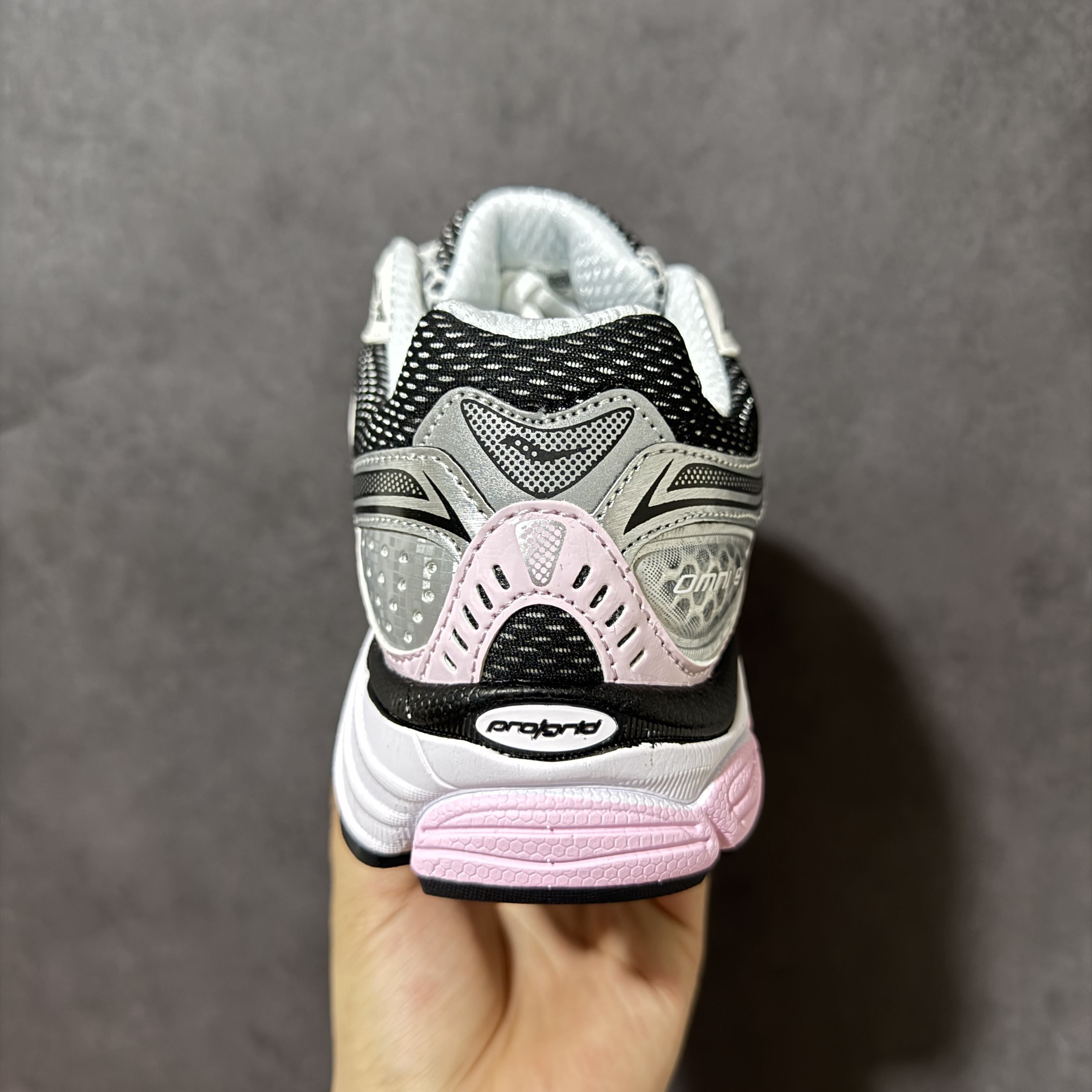 Saucony ProGrid Omni 9 OG