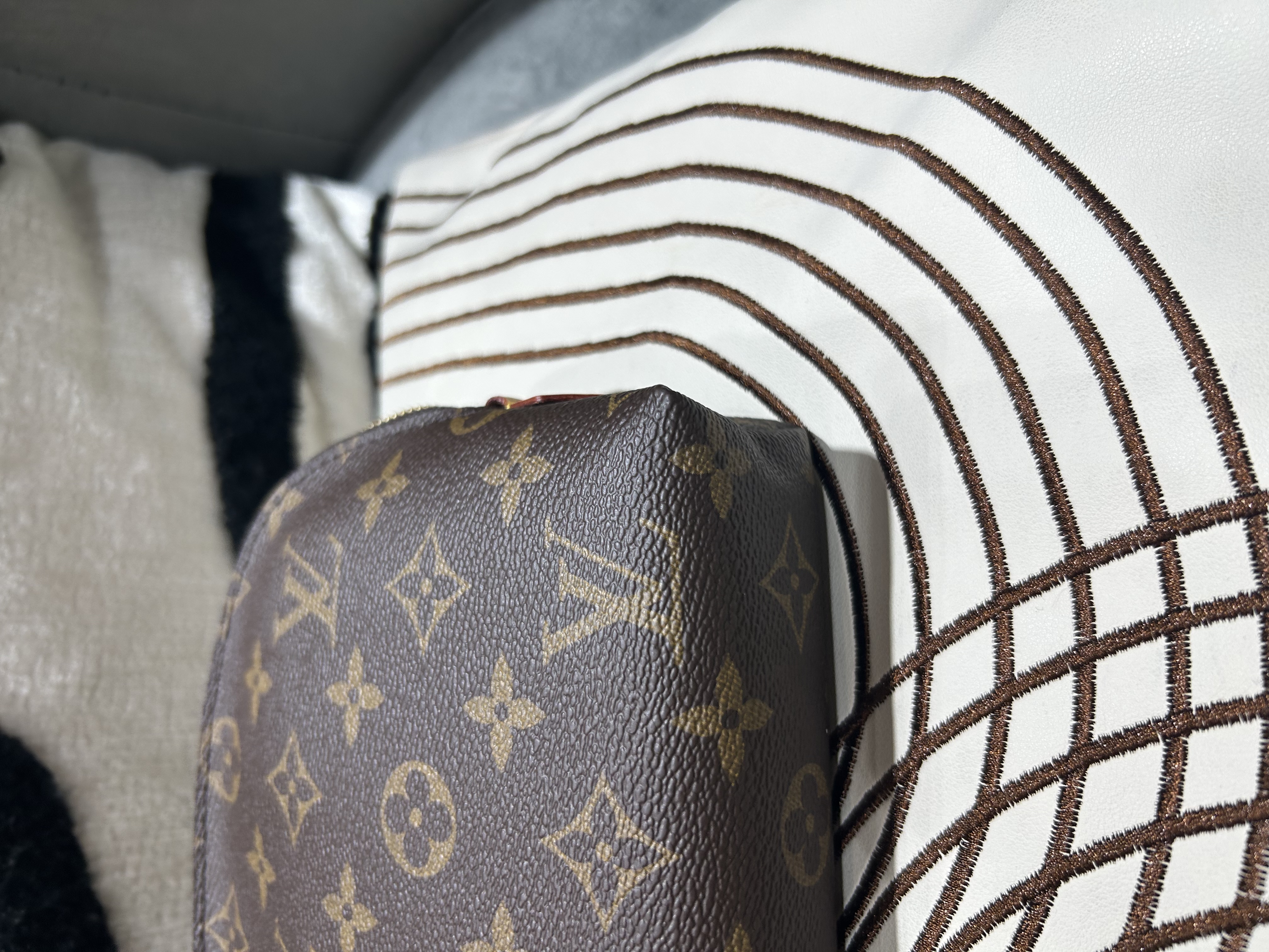 未使用品 Lv 大化妝包 POUCH gm M47353 100%Authentic ,unused✅dust bag 