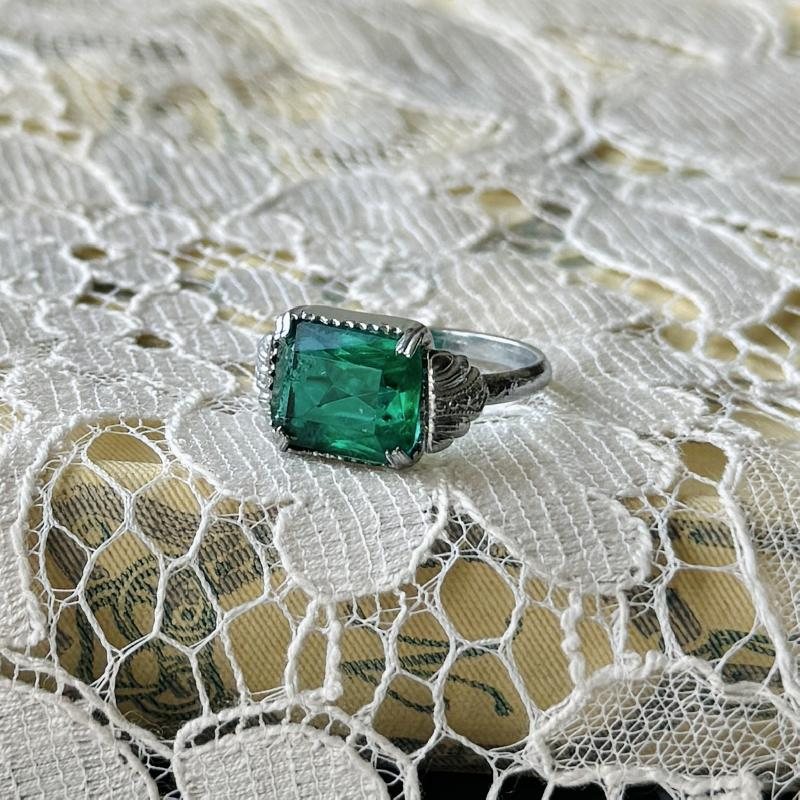 European Mid-Century Art Deco Style Faceted Emerald Glass SIlver Tone Ring - HK ring size 10 （AX145）