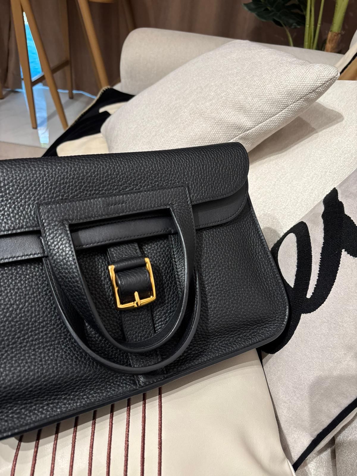 Hermes Halzan 31 Stamp C 黑色牛皮金扣 100%Authentic, 98%New ✅專門店收據✅Dust bag ✅Box