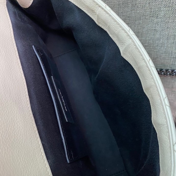 【預訂貨品】YSL白色郵差包 