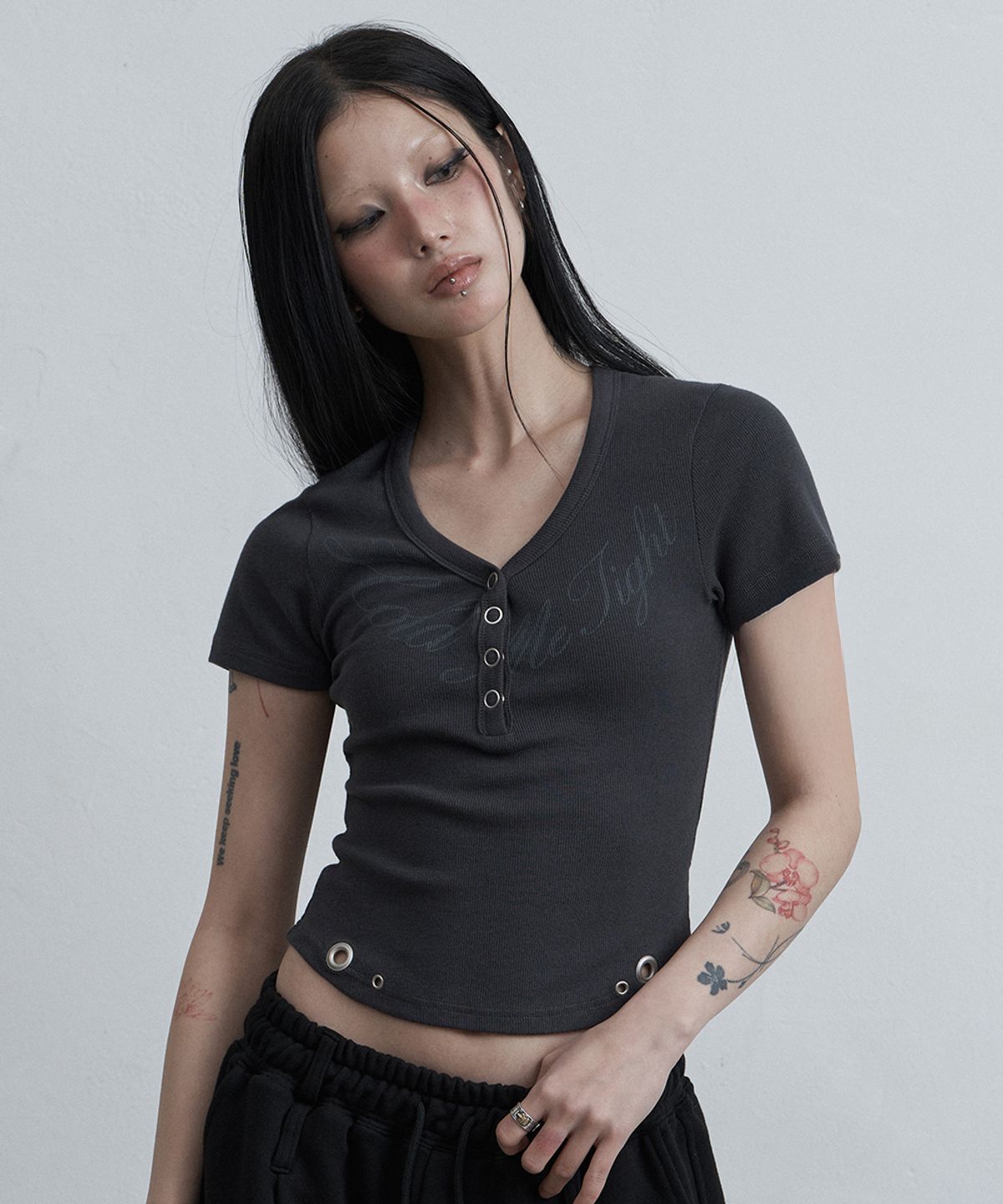 🇰🇷訂購｜asur 26SS｜Henry V-neck Hold T-shirt Black 3色