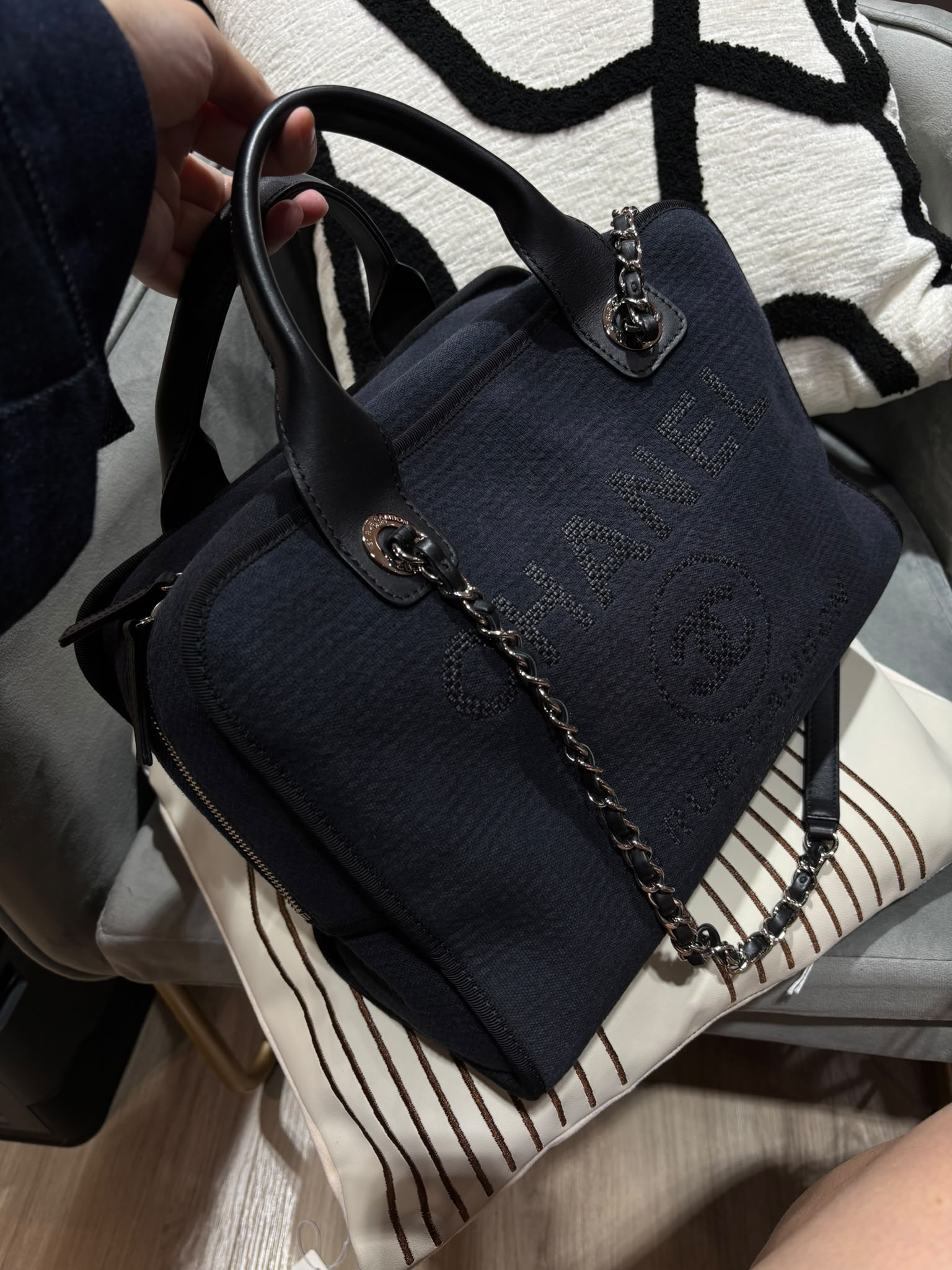 Chanel deauville Boston bag  Navy 100%Authentic,98%new  ✅晶片✅Dust bag 