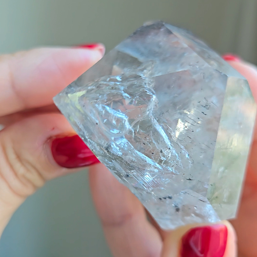 Enhydro quartz with giant moving water bubble - EN59