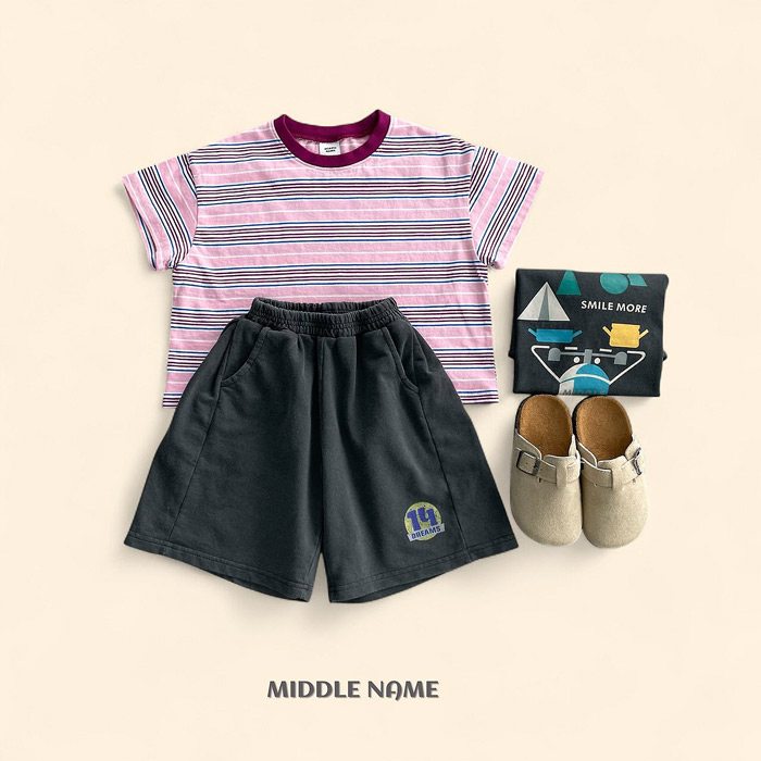 🇰🇷middle name tee