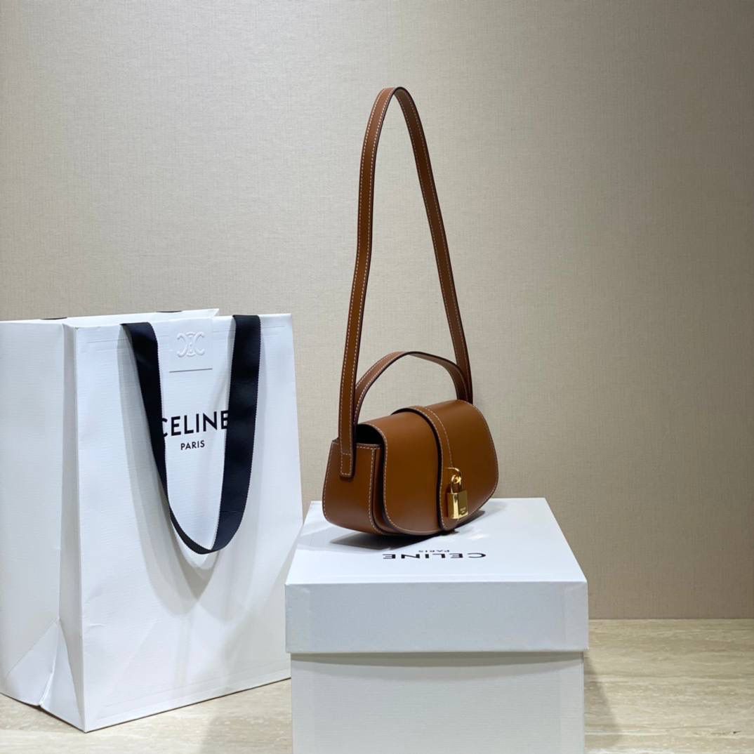 🔥大货实拍图 𝗖𝗘𝗟𝗜𝗡𝗘 ♥ 𝗧𝗔𝗕𝗢𝗨 𝗖𝗟𝗨𝗧𝗖𝗛 型号：10I592 尺寸：18*8*5cm