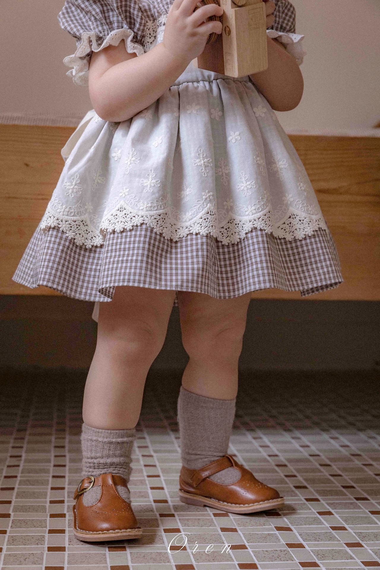 ☀️預訂 韓國直送☀️🇰🇷Oren Zegna蕾絲圍裙格紋短袖包屁裙