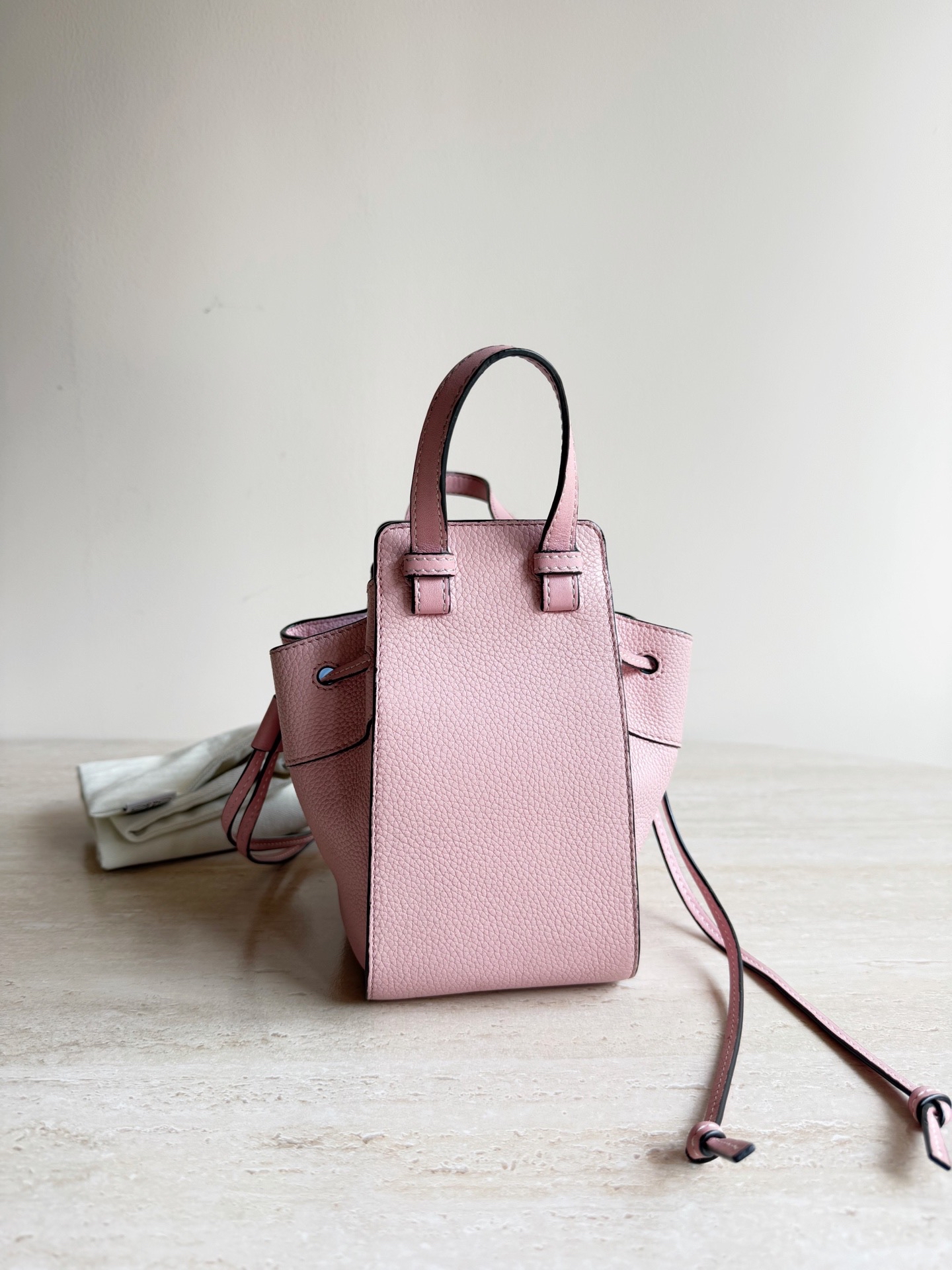 【預訂貨品】LOEWE粉色荔枝皮hammock吊床包