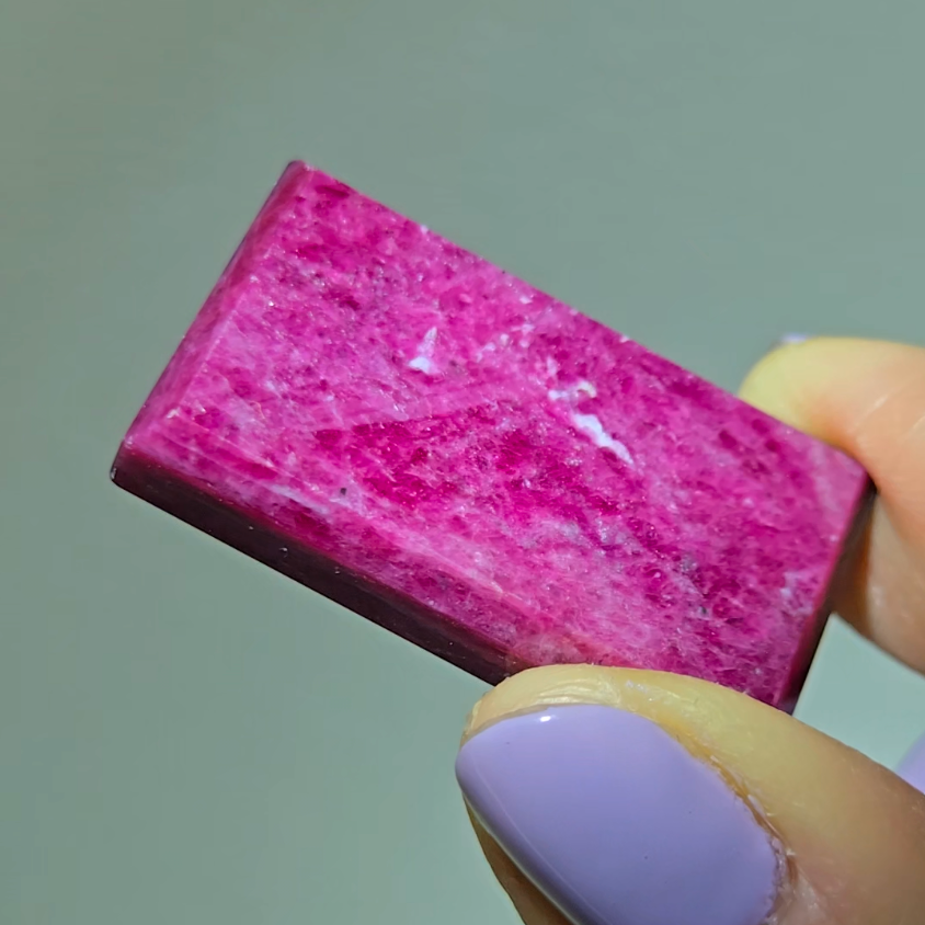 Ruby in zoisite with prismatic pattern and UV - RBY72