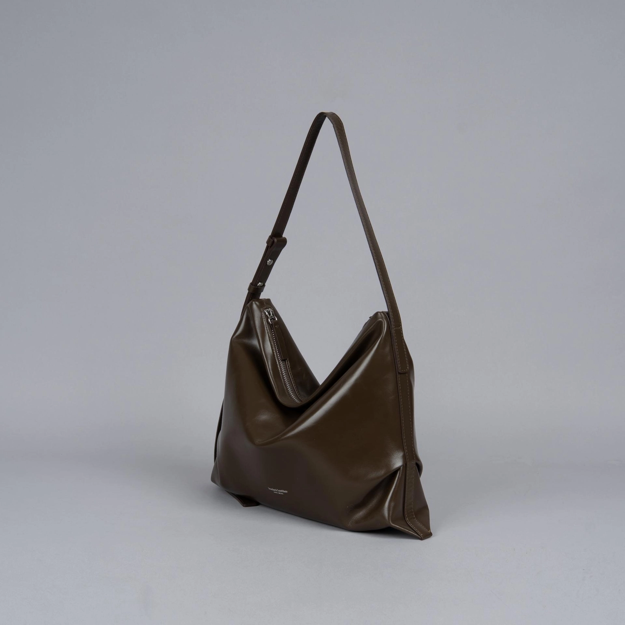 預購_牛皮亮面 Day Shoulder (L) By Bucks & leather