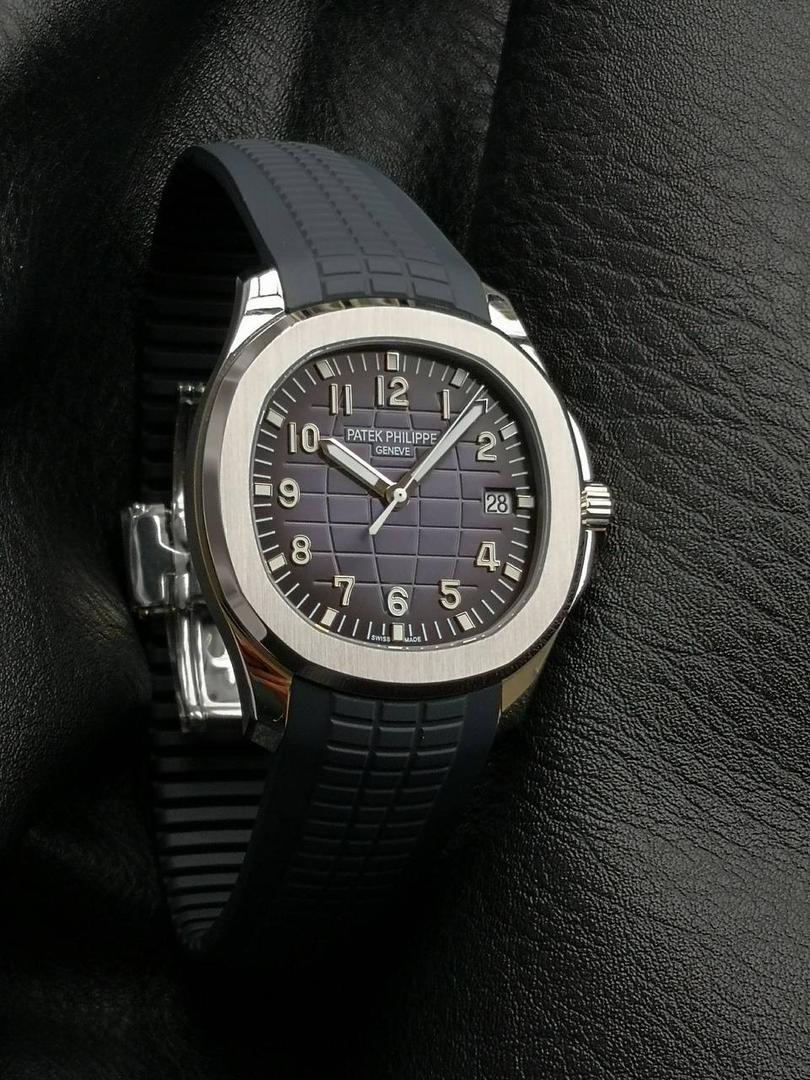 百达翡丽 5168G 配重手雷 1.壳套采用特殊材质CNC原版数据开模，整表重量和正品几乎没有区别，不同于市场普通版本上手轻飘飘，整表120克重 2.机芯选用324/330 一体开模机芯(3k同源机芯) 3.表壳尺寸42mm 厚度8.3mm(跟足原版) 4.所用配件，字面，针，胶带严格参照原版颜色开模定制，精益求精 5.表壳不锈钢 内部加重 承诺所有本厂出的配重表款绝不掉皮，掉皮无理由更换全新 6.表扣 表壳全部冲压贵金属logo 非腐蚀激光垃圾工艺！