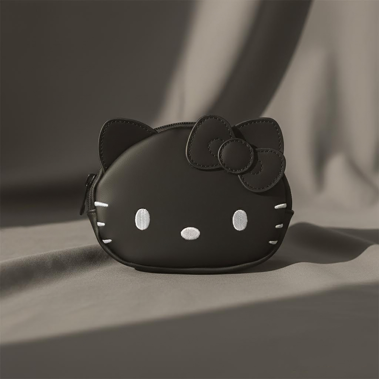 Sanrio - 大頭收納包 (黑色Hello Kitty款)