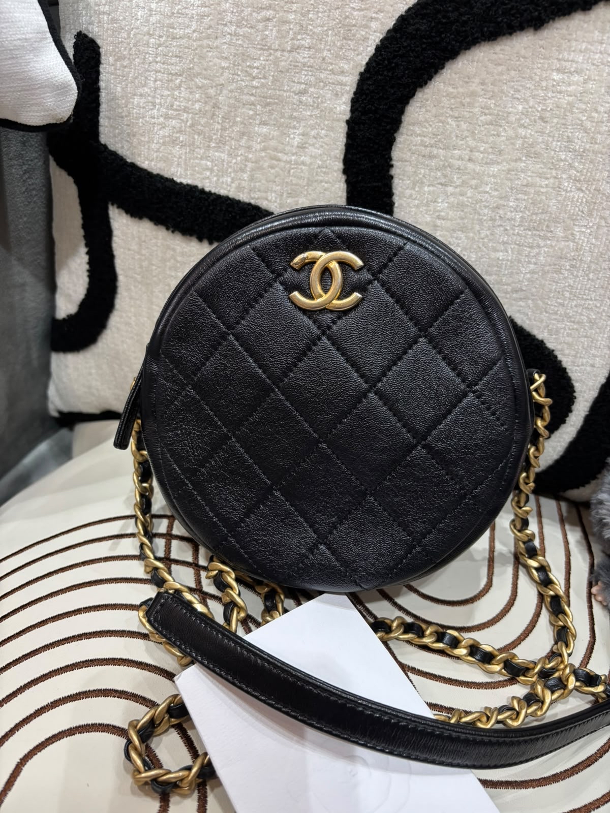 Chanel round chain bag 牛皮金鏈 100%Authentic , 98%new ✅專門店收據 ✅CARD ✅塵袋  ✅盒 