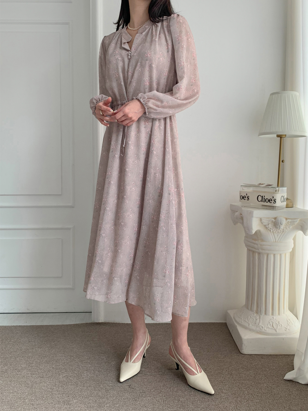 V strap slingback heeled shoes