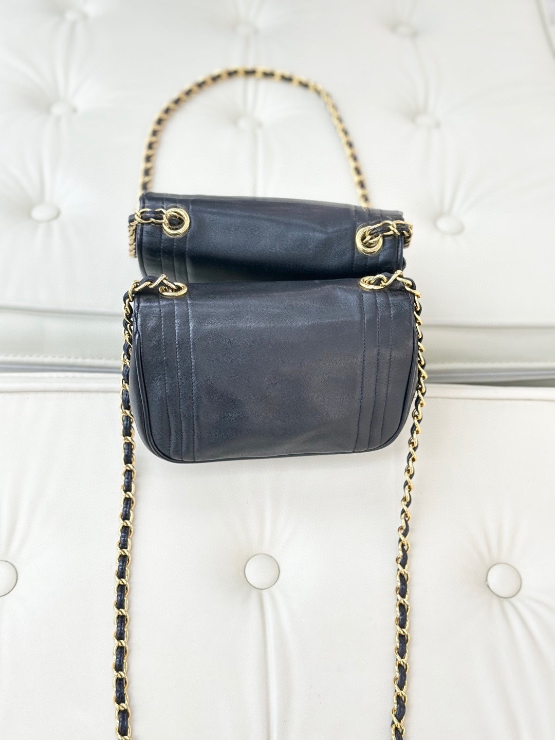 【預訂貨品】Chanel Vintage黑色羊皮金扣woc