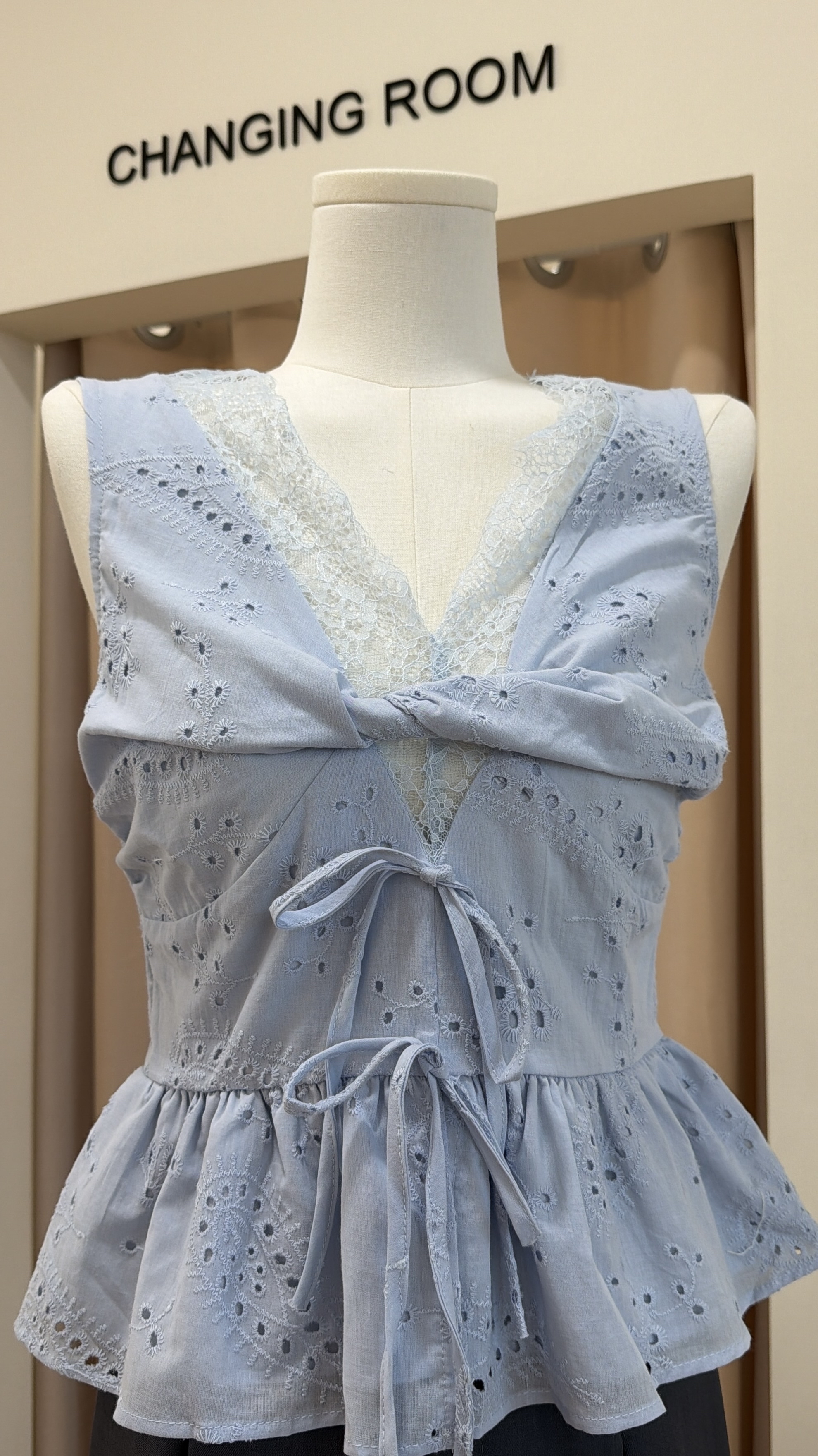 W8467无袖蕾丝上衣